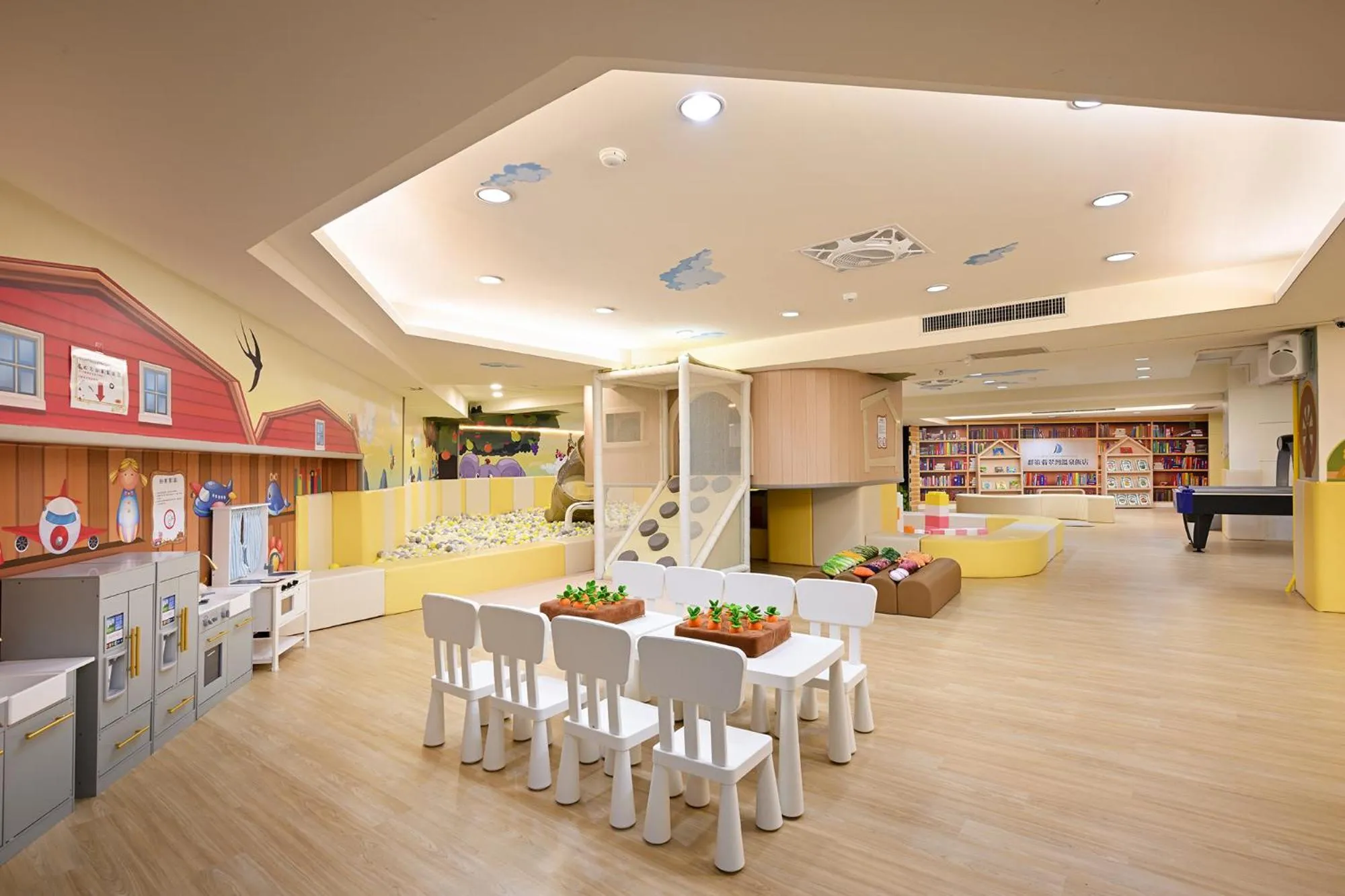 Children play ground in CT Green Bay Hot-Spring Hotel