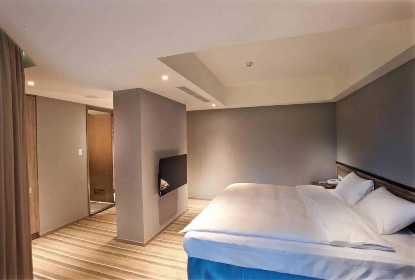 Bed in CT Green Bay Hot-Spring Hotel