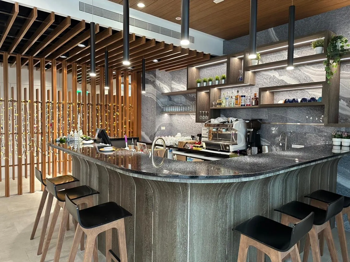 Coffee/tea facilities in CT Green Bay Hot-Spring Hotel