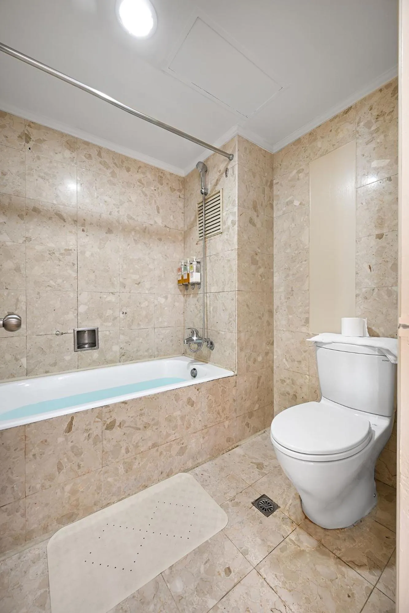 Toilet in CT Green Bay Hot-Spring Hotel