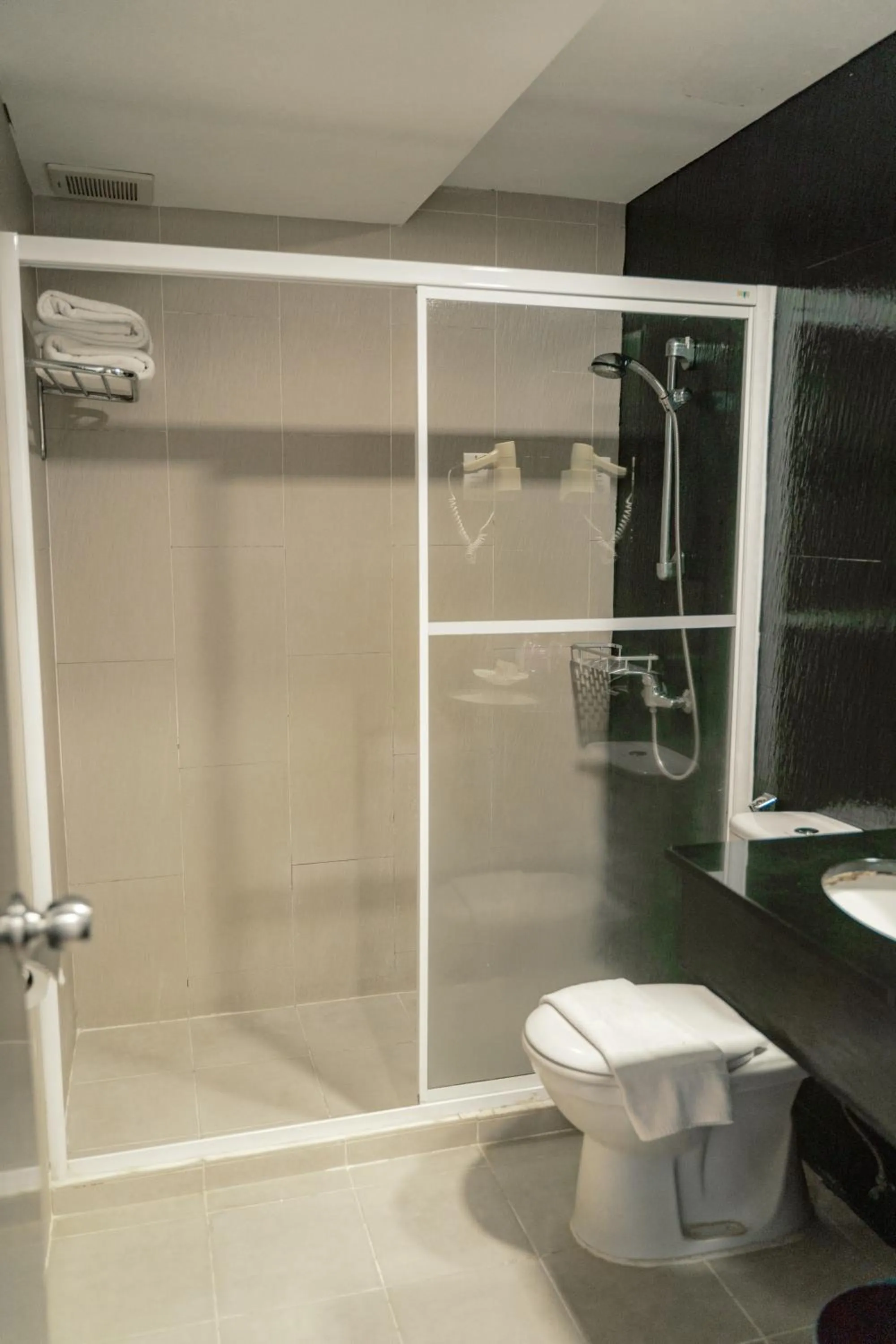 Shower in Hotel Sentral Riverview Melaka