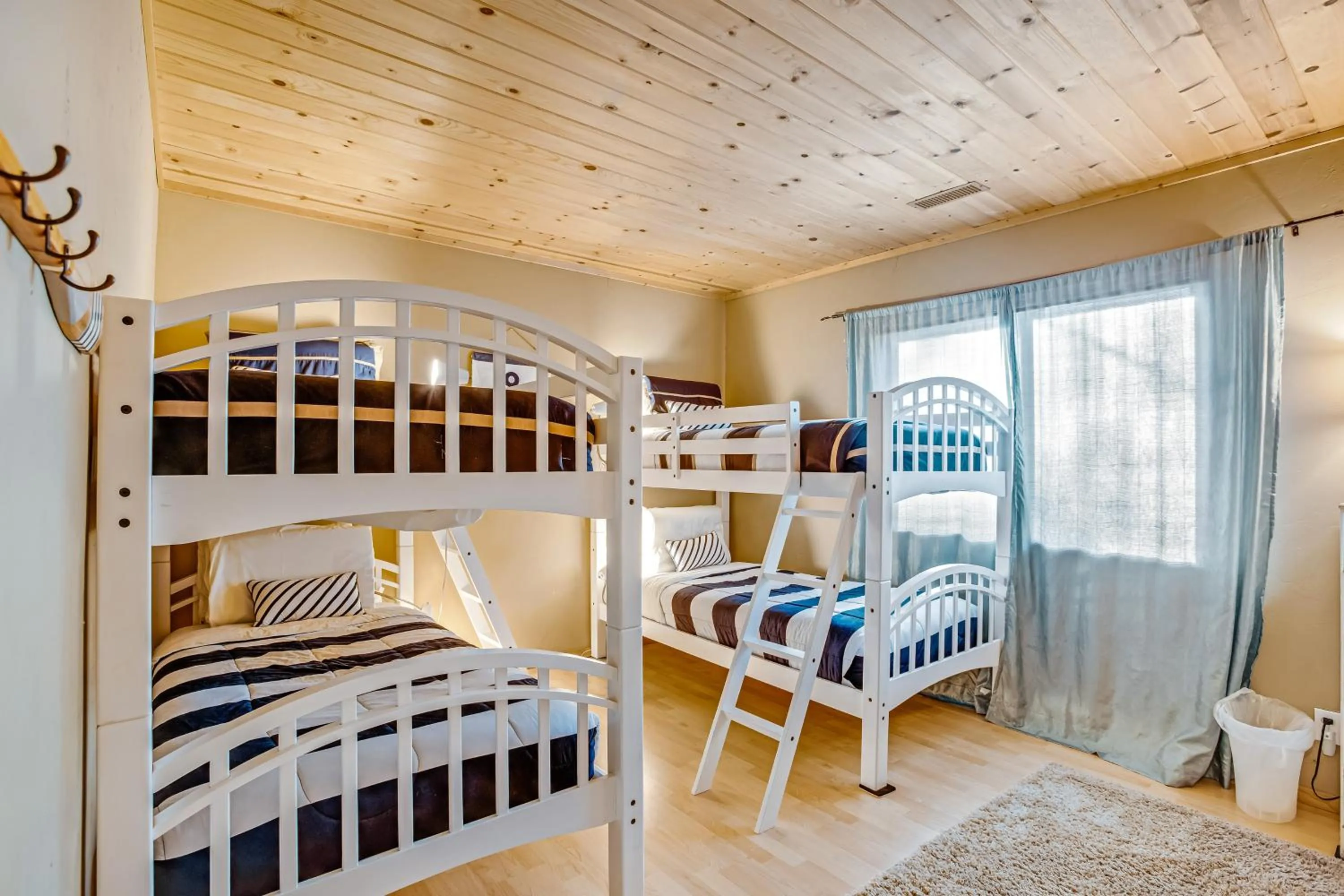 Bed in WindWard Dream Vacation Home