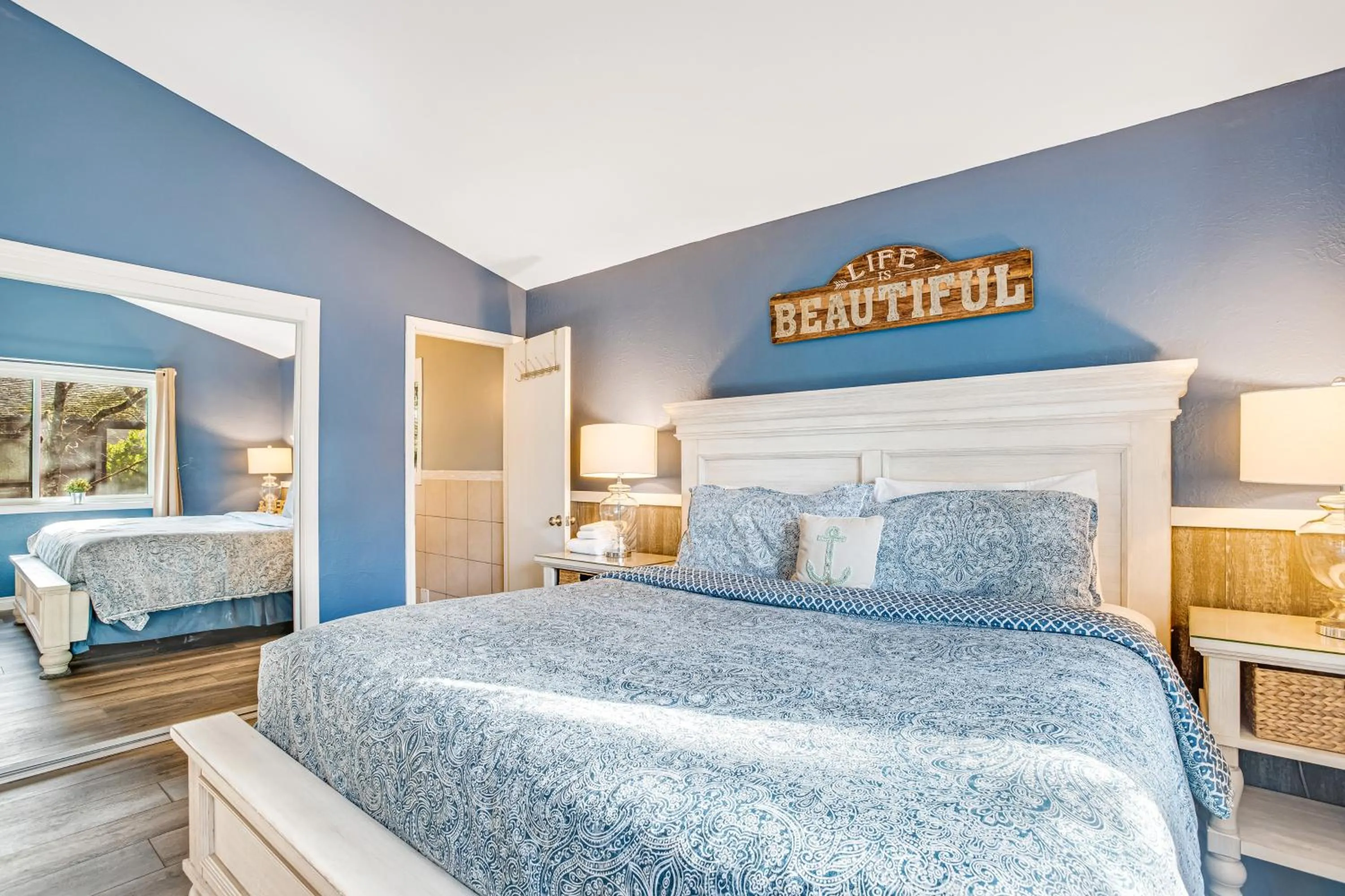 Bed in WindWard Dream Vacation Home