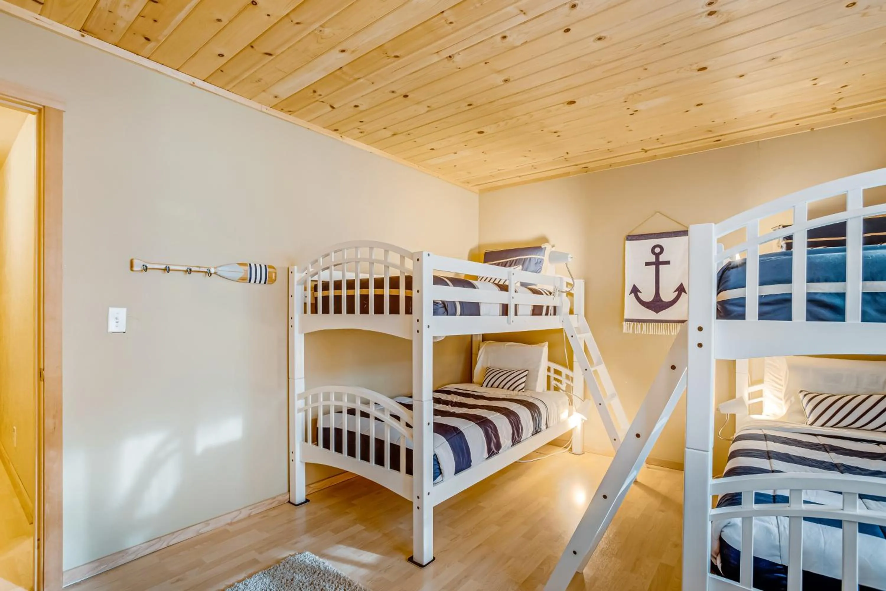 Bed in WindWard Dream Vacation Home