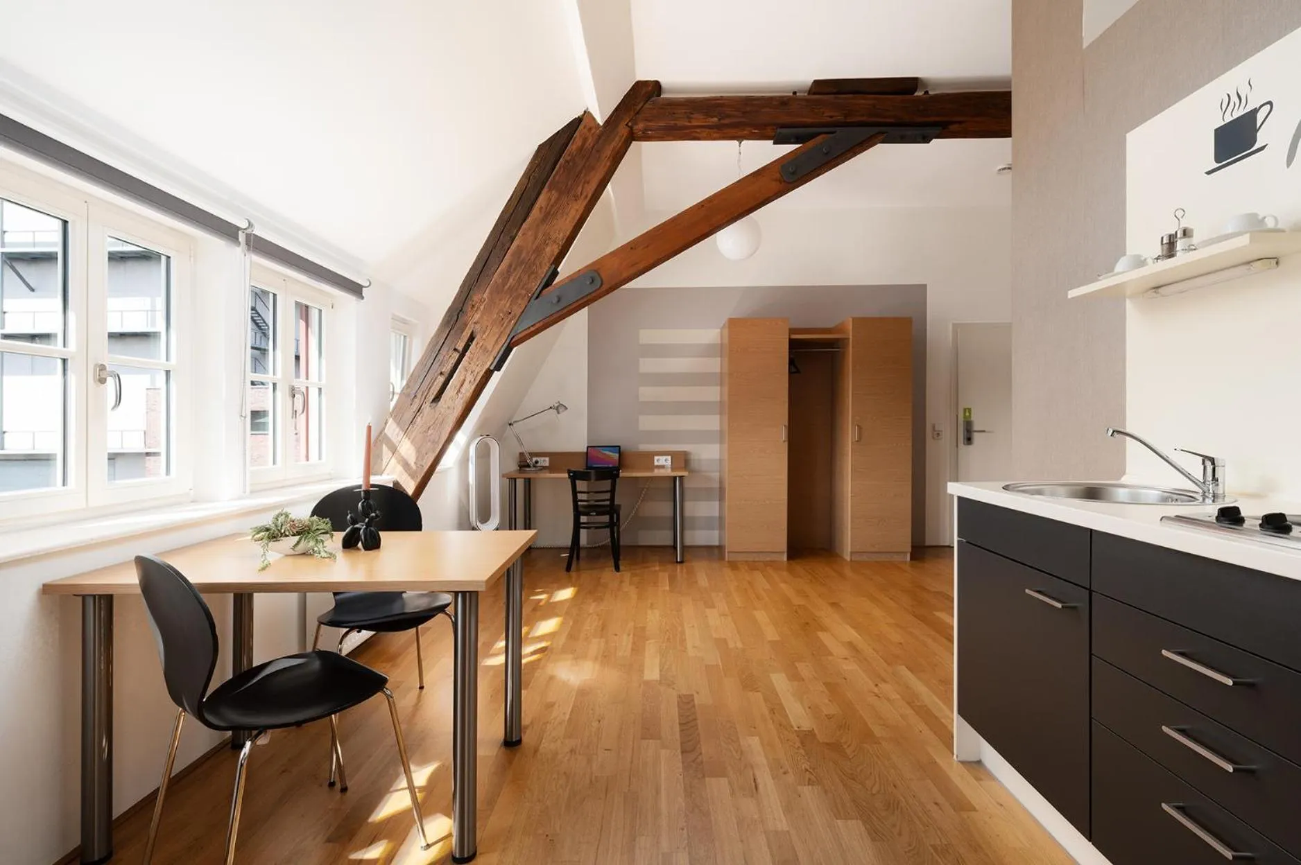 kitchen in Hotel CampusZwei Komfortable Doppelzimmer & Apartments mit Küche Zentral in Ludwigsburg ideal für Business & Langzeitaufenthalte optional mit Frühstück