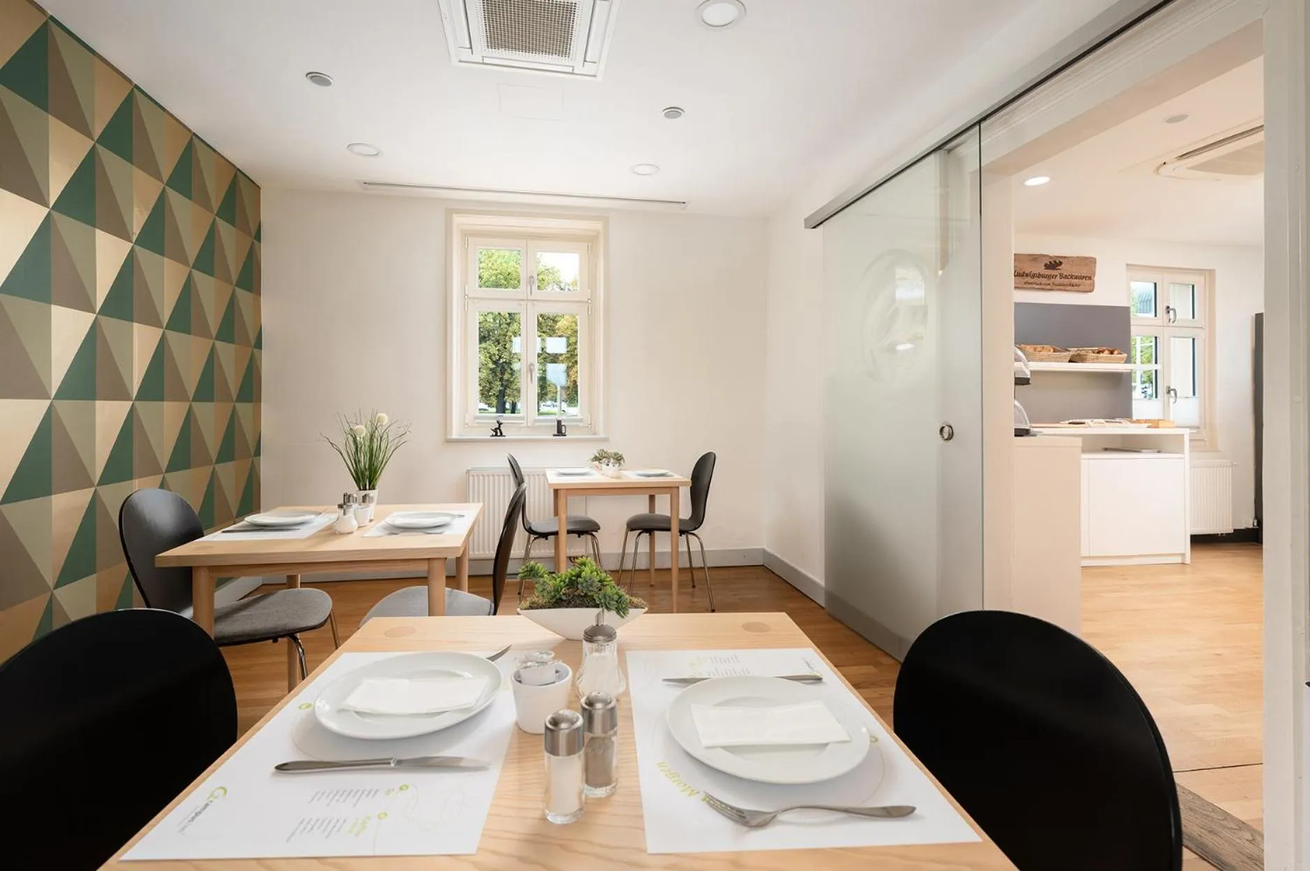 Food and drinks in Hotel CampusZwei Komfortable Doppelzimmer & Apartments mit Küche Zentral in Ludwigsburg ideal für Business & Langzeitaufenthalte optional mit Frühstück