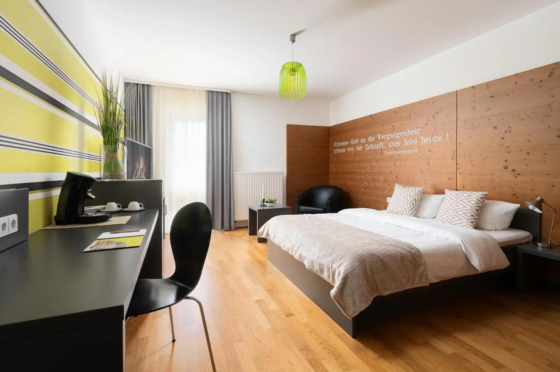 Double Room in Hotel CampusZwei Komfortable Doppelzimmer & Apartments mit Küche Zentral in Ludwigsburg ideal für Business & Langzeitaufenthalte 24h Check in Kinder bis 14 Jahre übernachten kostenlos Double Room in Hotel CampusZwei Komfortable Doppelzimmer & Apartments mit Küche Zentral in Ludwigsburg ideal für Business & Langzeitaufenthalte 24h Check in Kinder bis 14 Jahre übernachten kostenlos