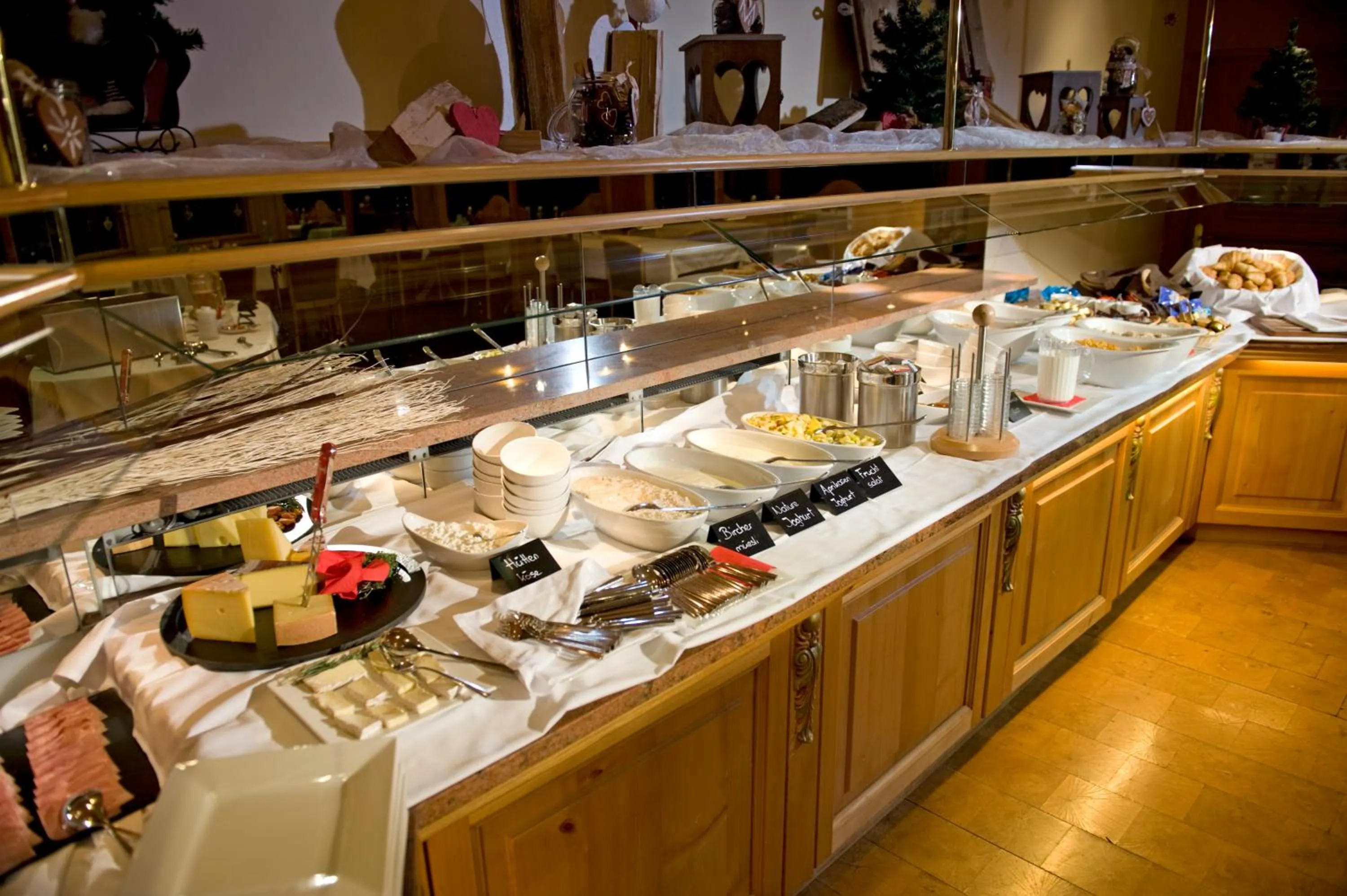 Buffet breakfast in Hotel Quellenhof Leukerbad