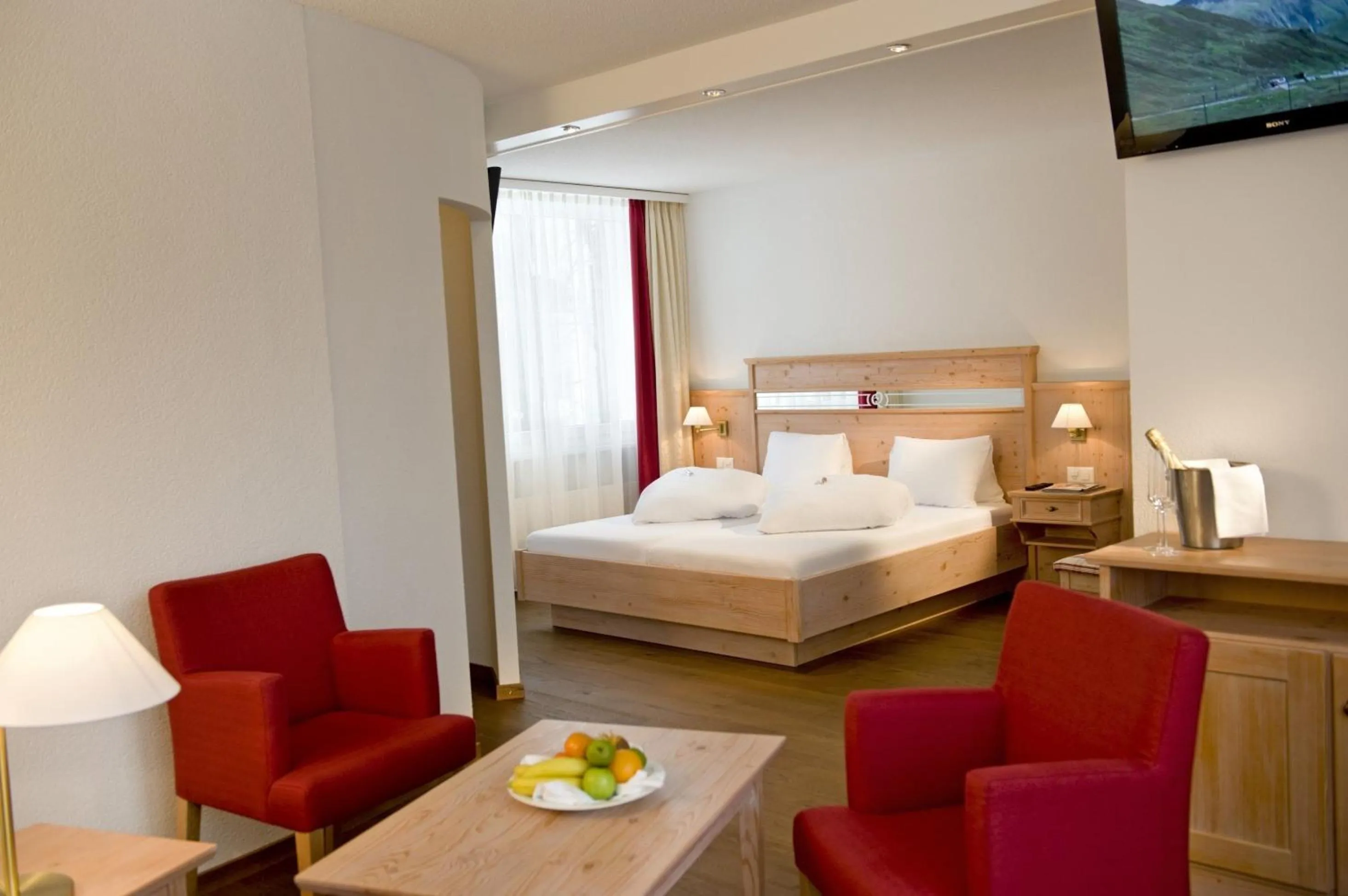 Photo of the whole room, Bed in Hotel Quellenhof Leukerbad