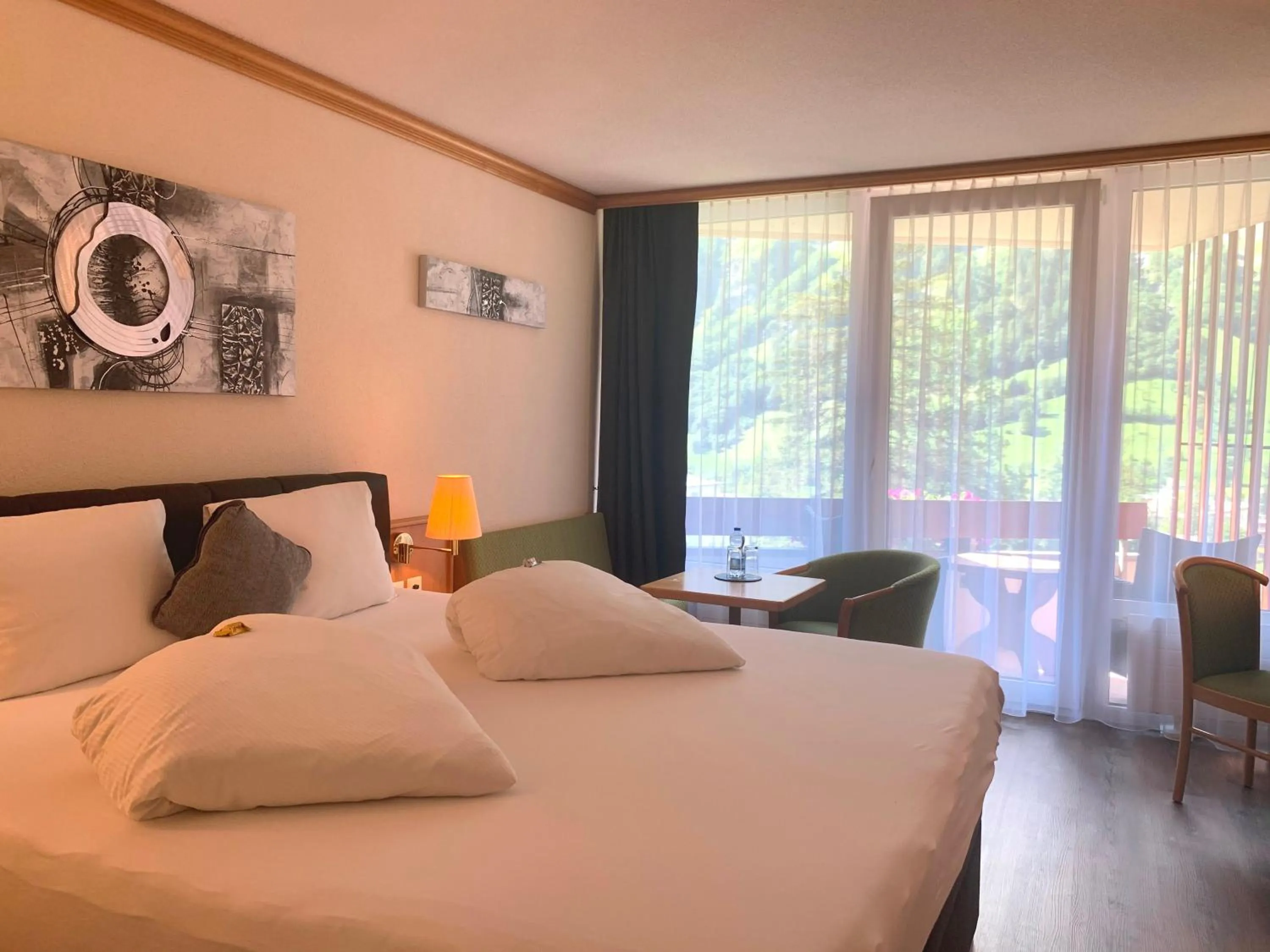 Photo of the whole room, Bed in Hotel Quellenhof Leukerbad