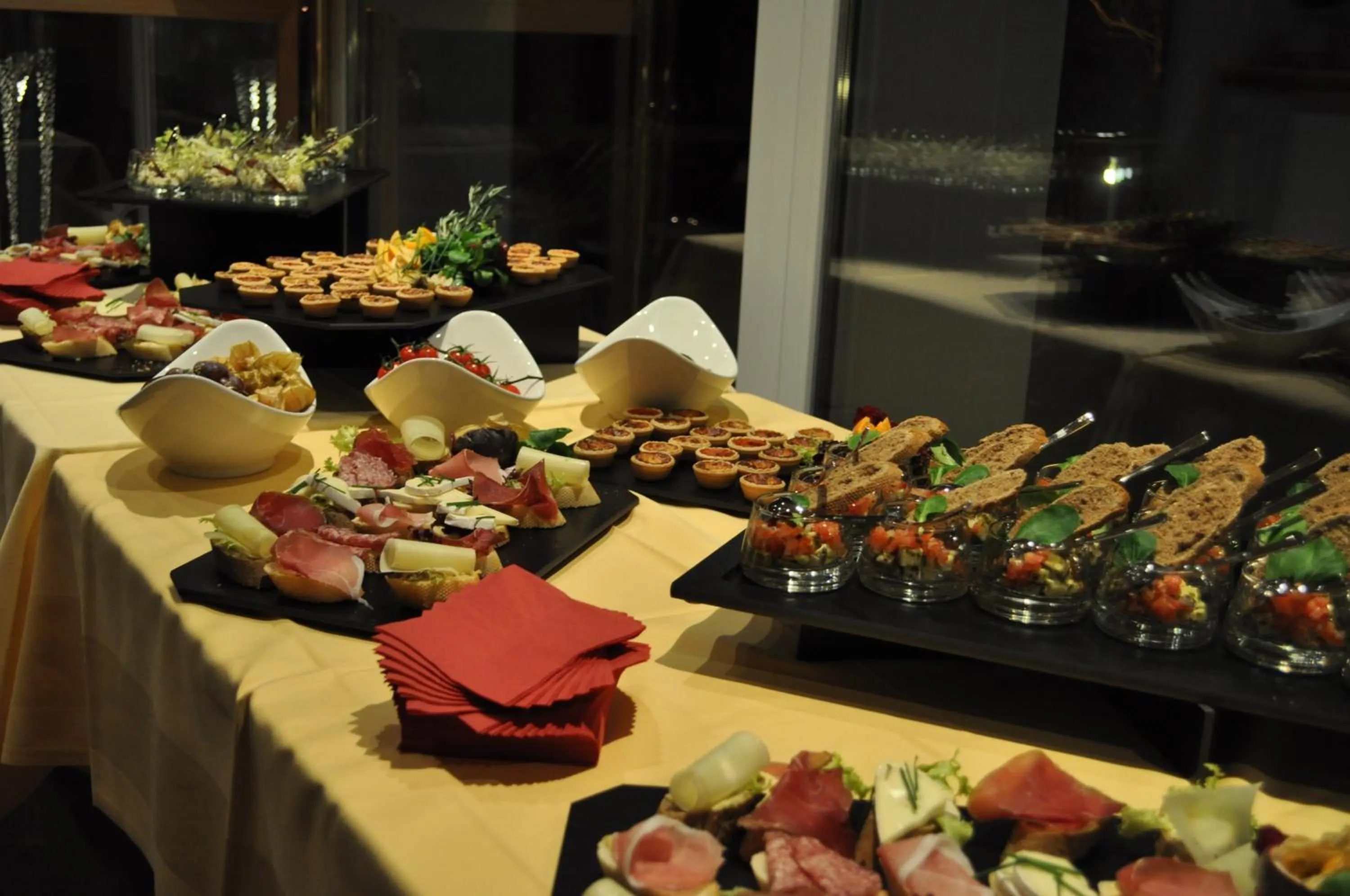 Food and drinks in Hotel Quellenhof Leukerbad