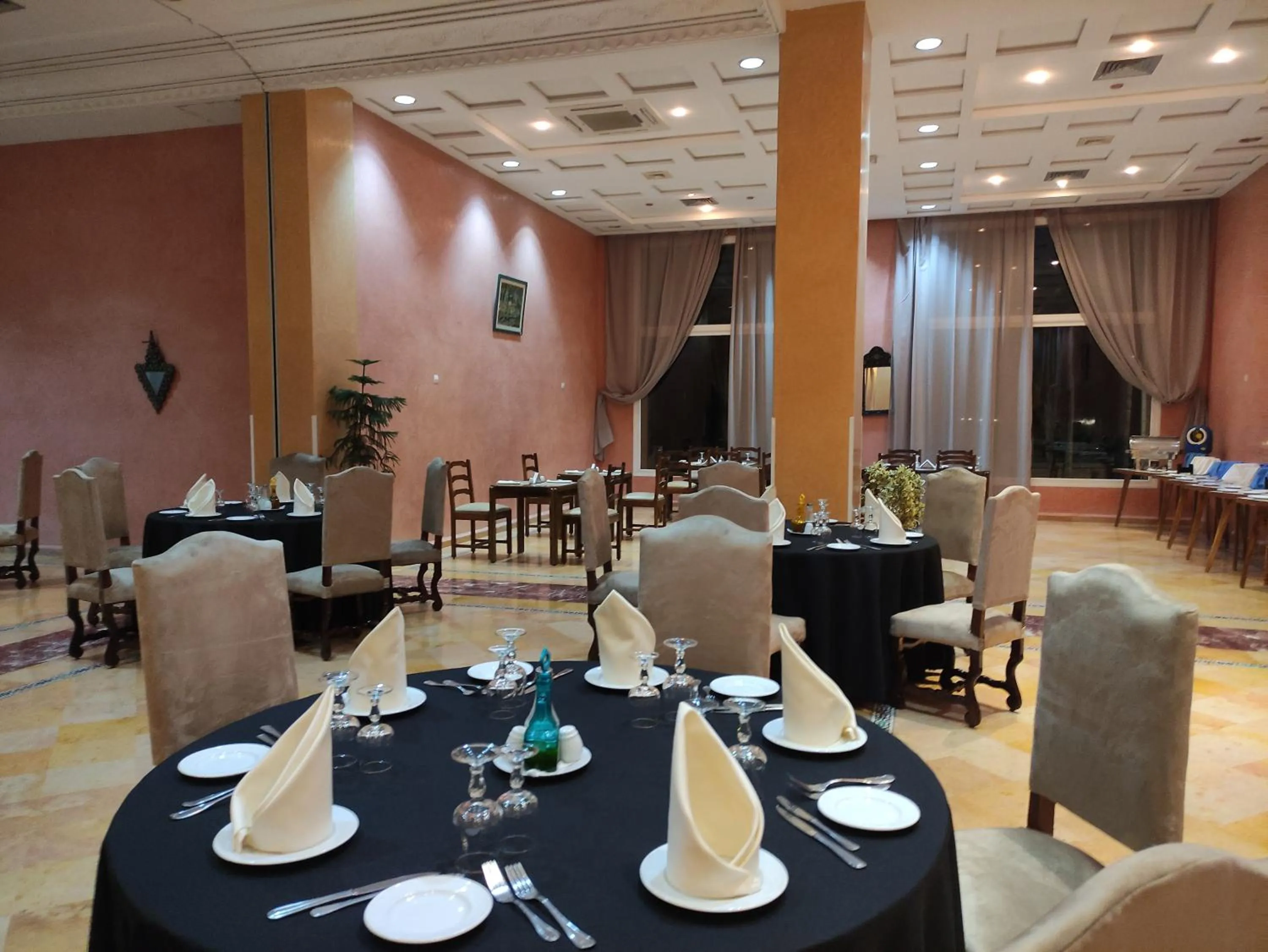 Restaurant/places to eat in Hotel Idou Tiznit