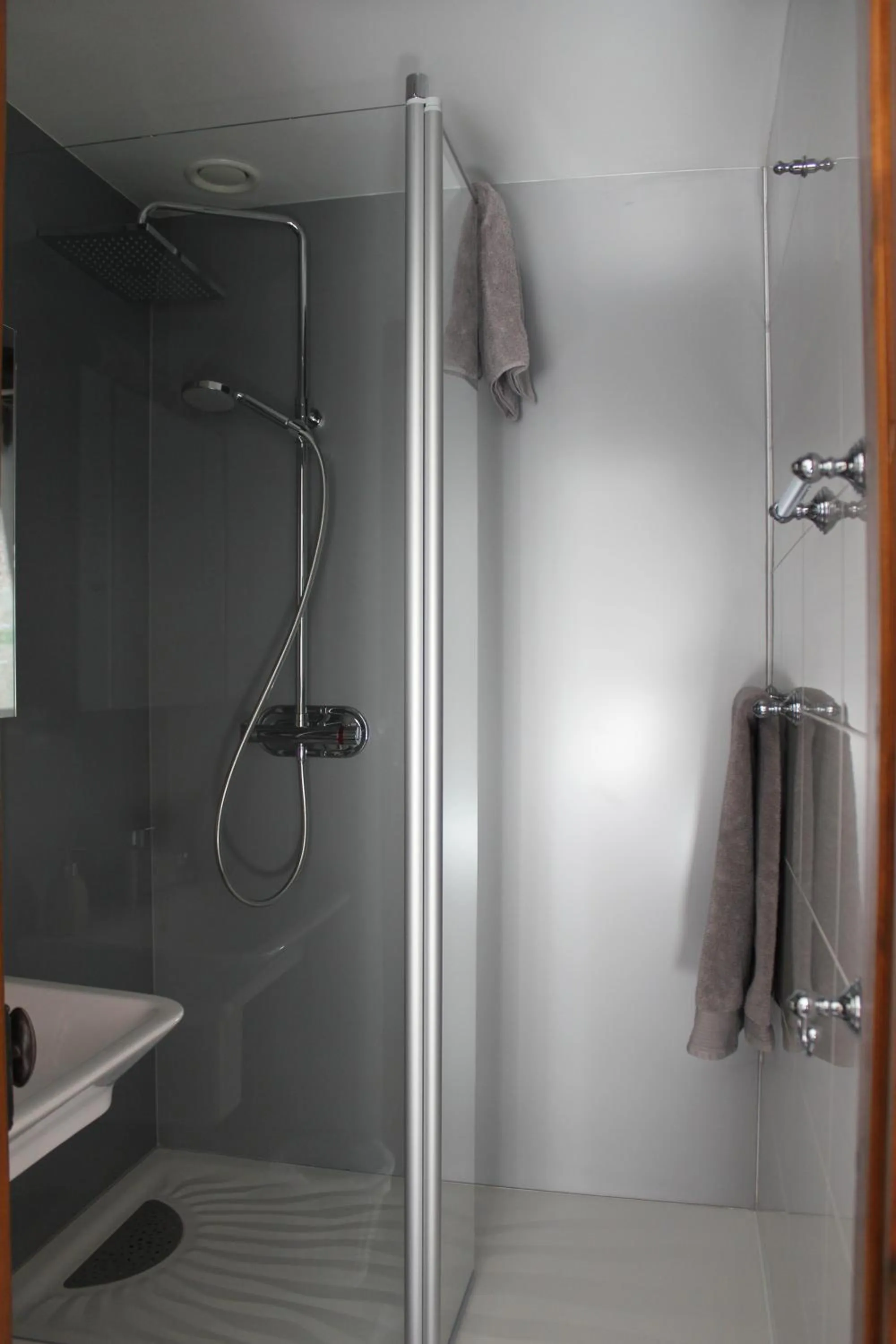 Photo of the whole room in Hypnos Hotel