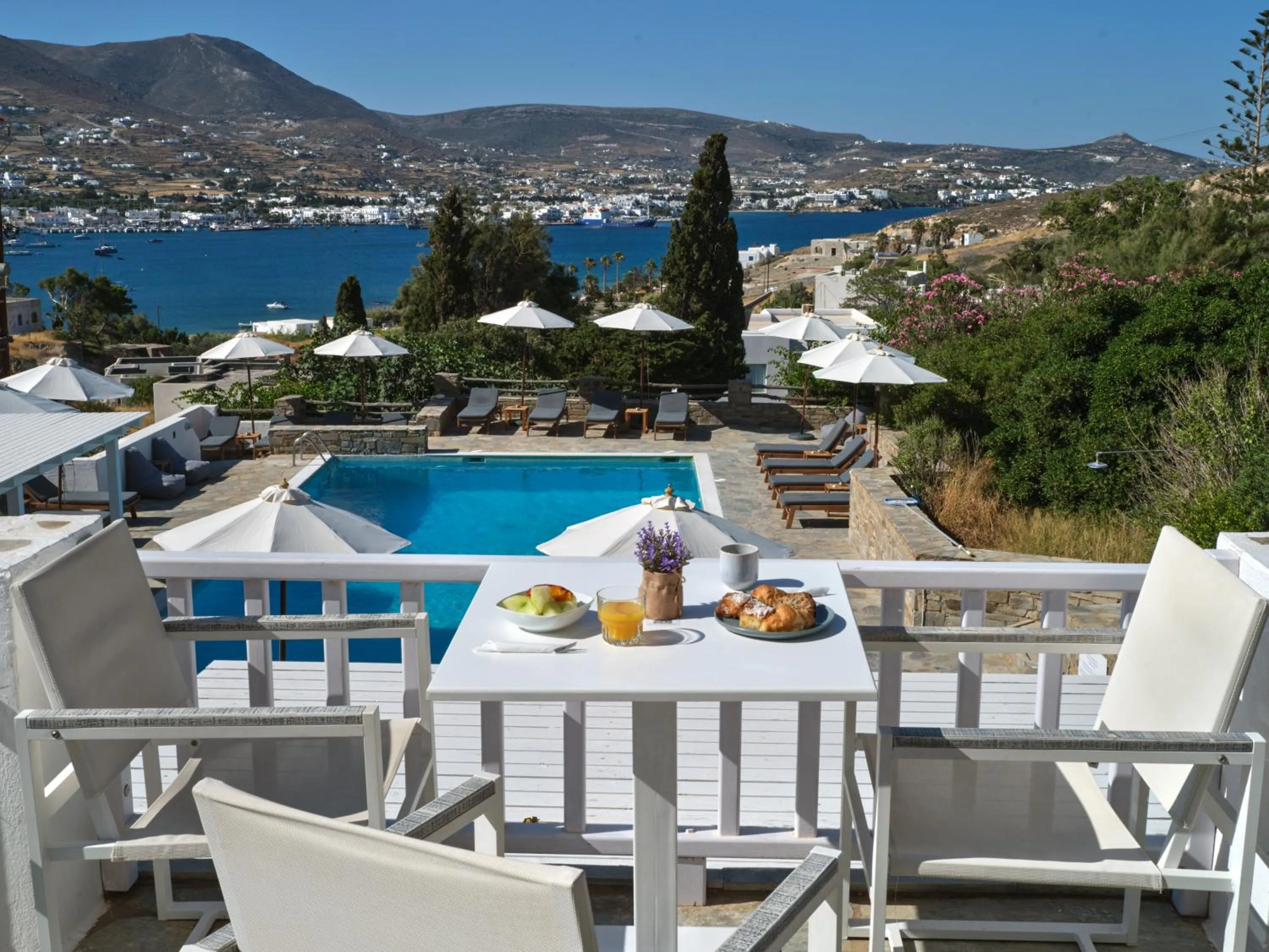 Swimming pool in Akrotiri Hotel