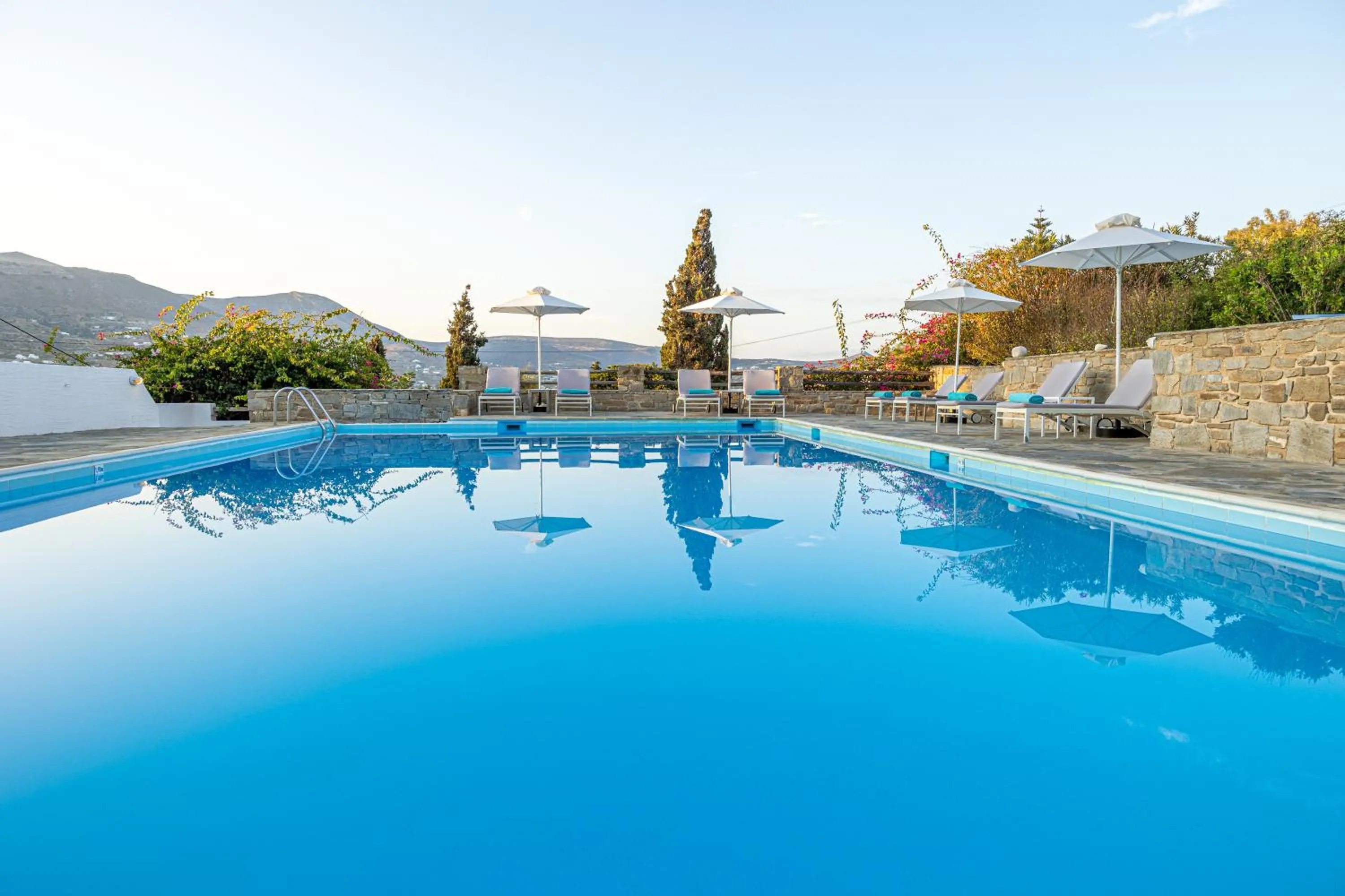 Swimming pool in Akrotiri Hotel