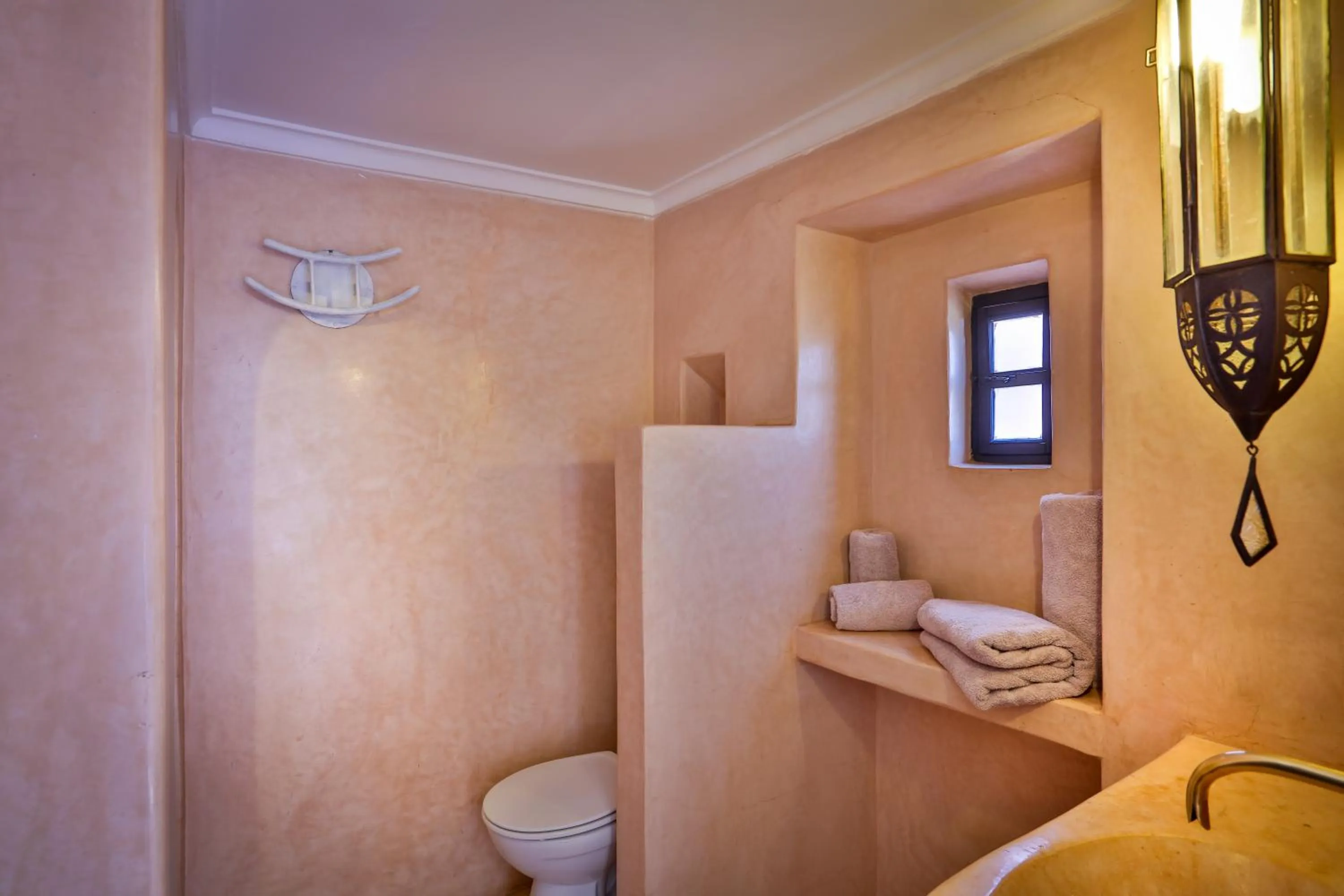 Bathroom, Bed in Hotel & Spa Dar Baraka & Karam