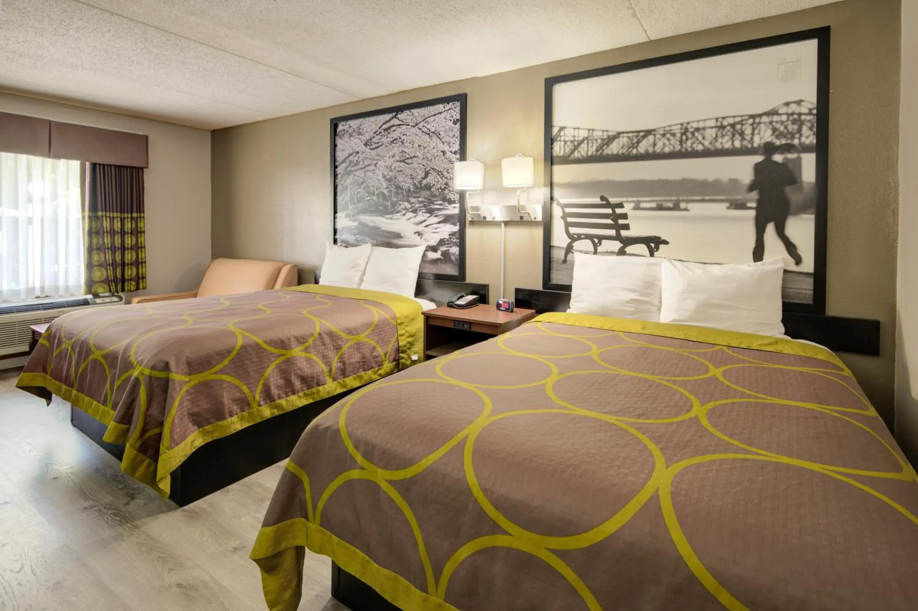 View (from property/room), Bed in Super 8 by Wyndham Knoxville West/Farragut View (from property/room), Bed in Super 8 by Wyndham Knoxville West/Farragut