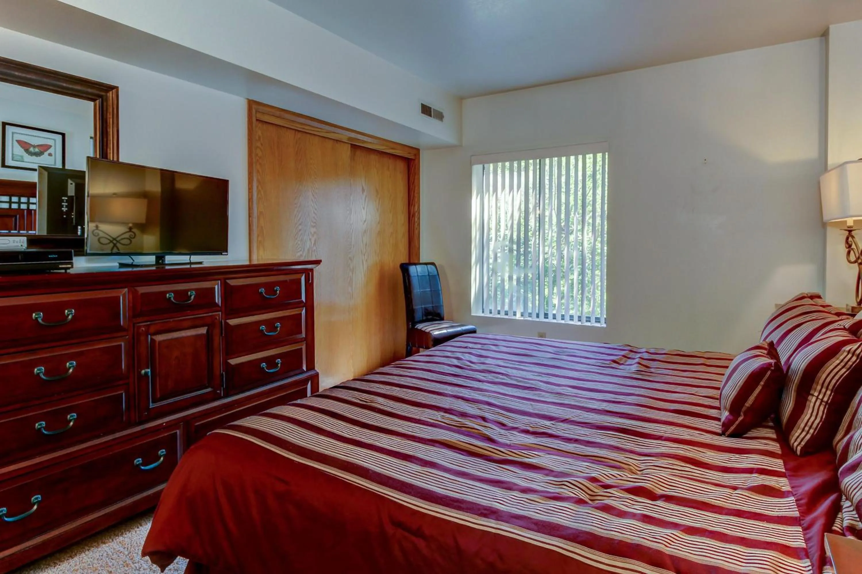 Bed in Park Station Luxury Retreat