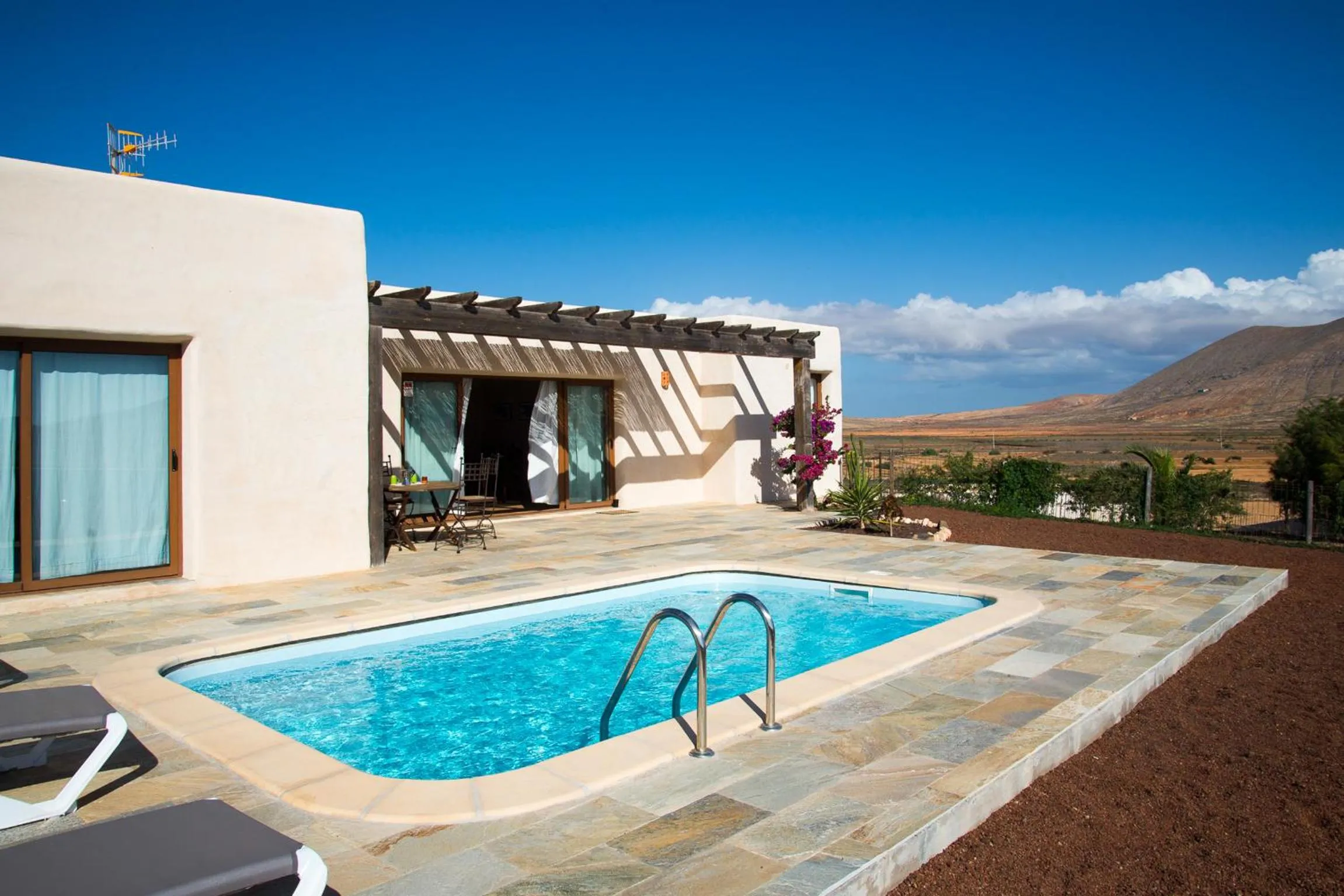 Property building in Villa Upupa
