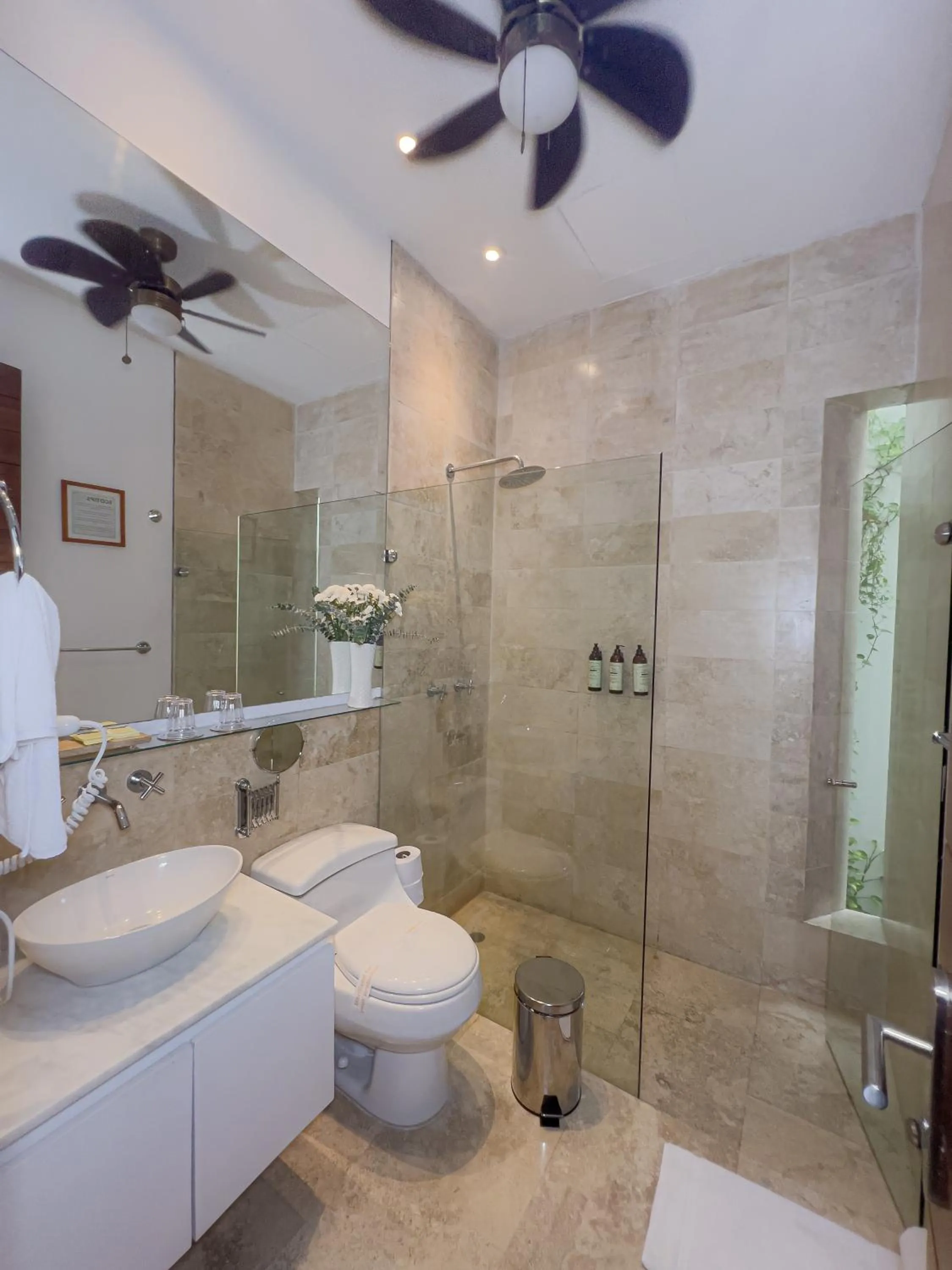 Shower in Casa Claver Loft Boutique Hotel