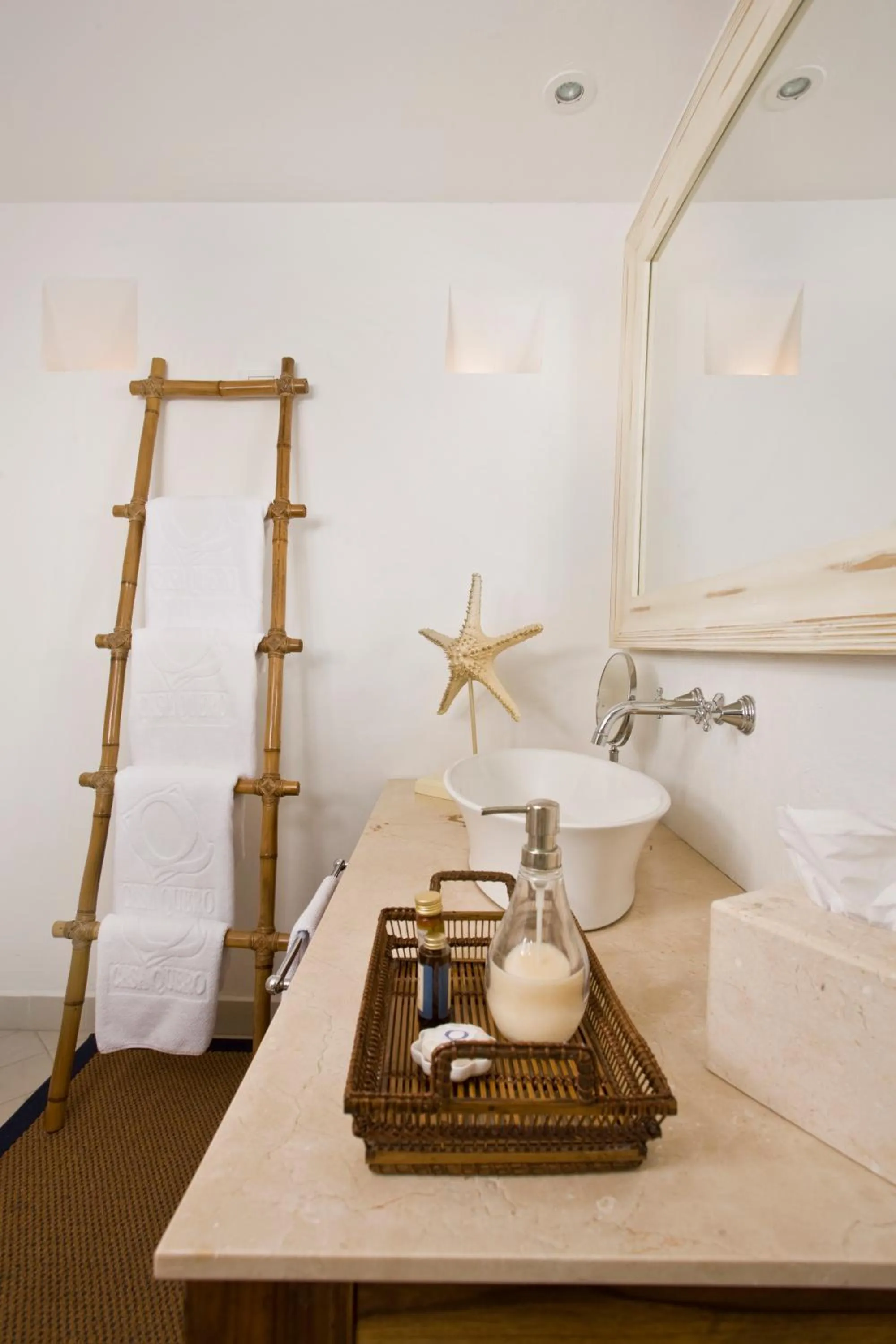 Bathroom, Bed in Hotel Casa Quero