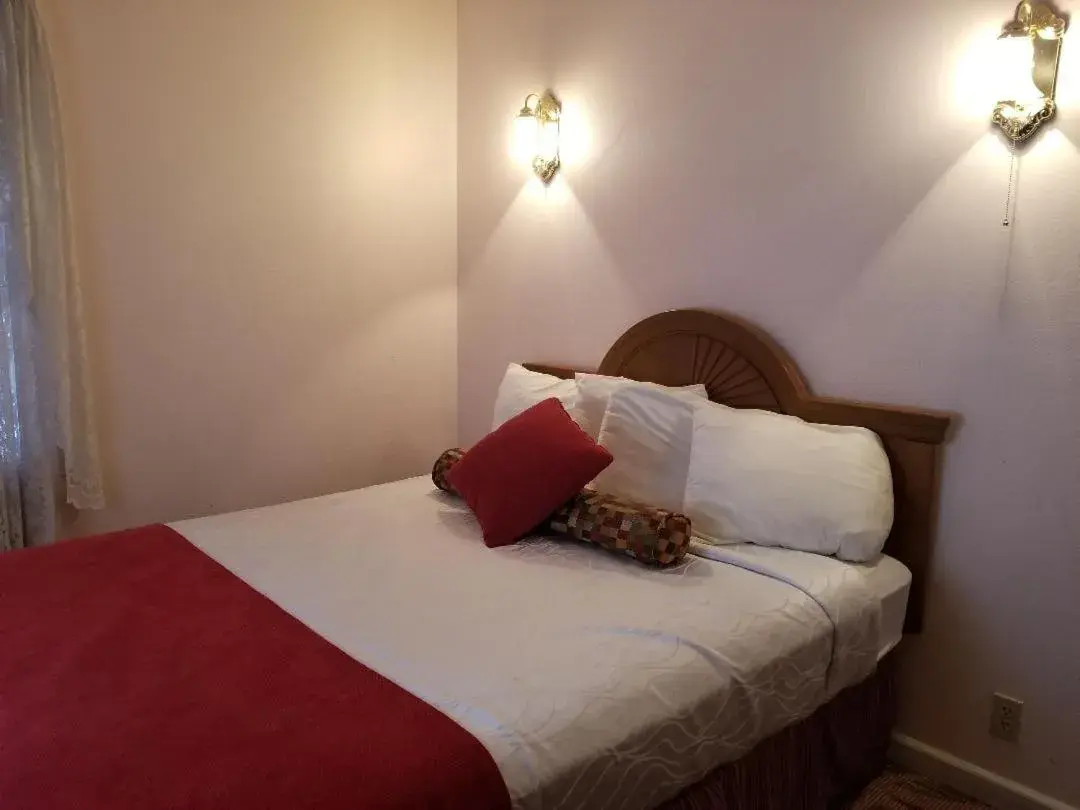 Bed in Nevada City Inn Bed in Nevada City Inn