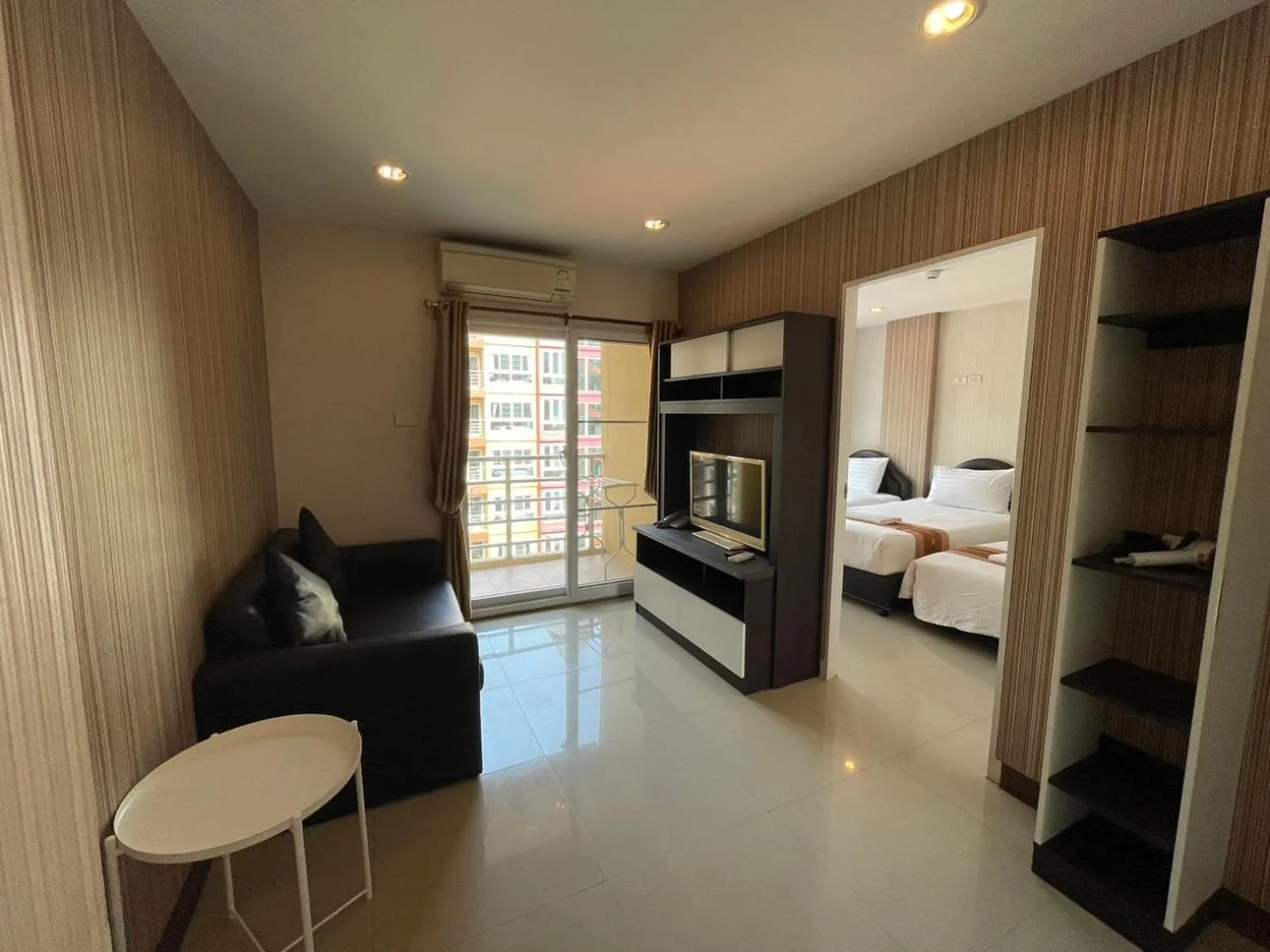 Photo of the whole room, Bed in H2DO Hotel