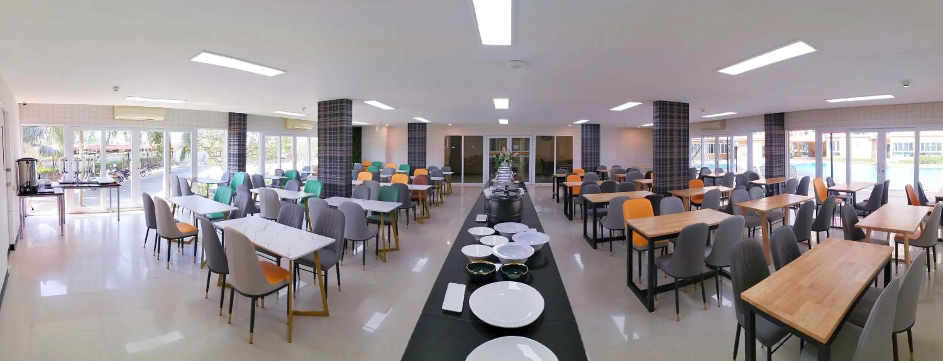 Restaurant/places to eat in H2DO Hotel