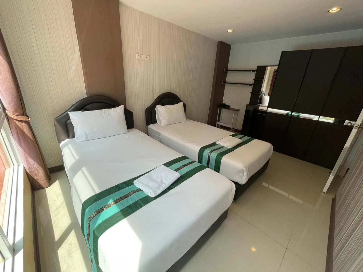 Property building, Bed in H2DO Hotel