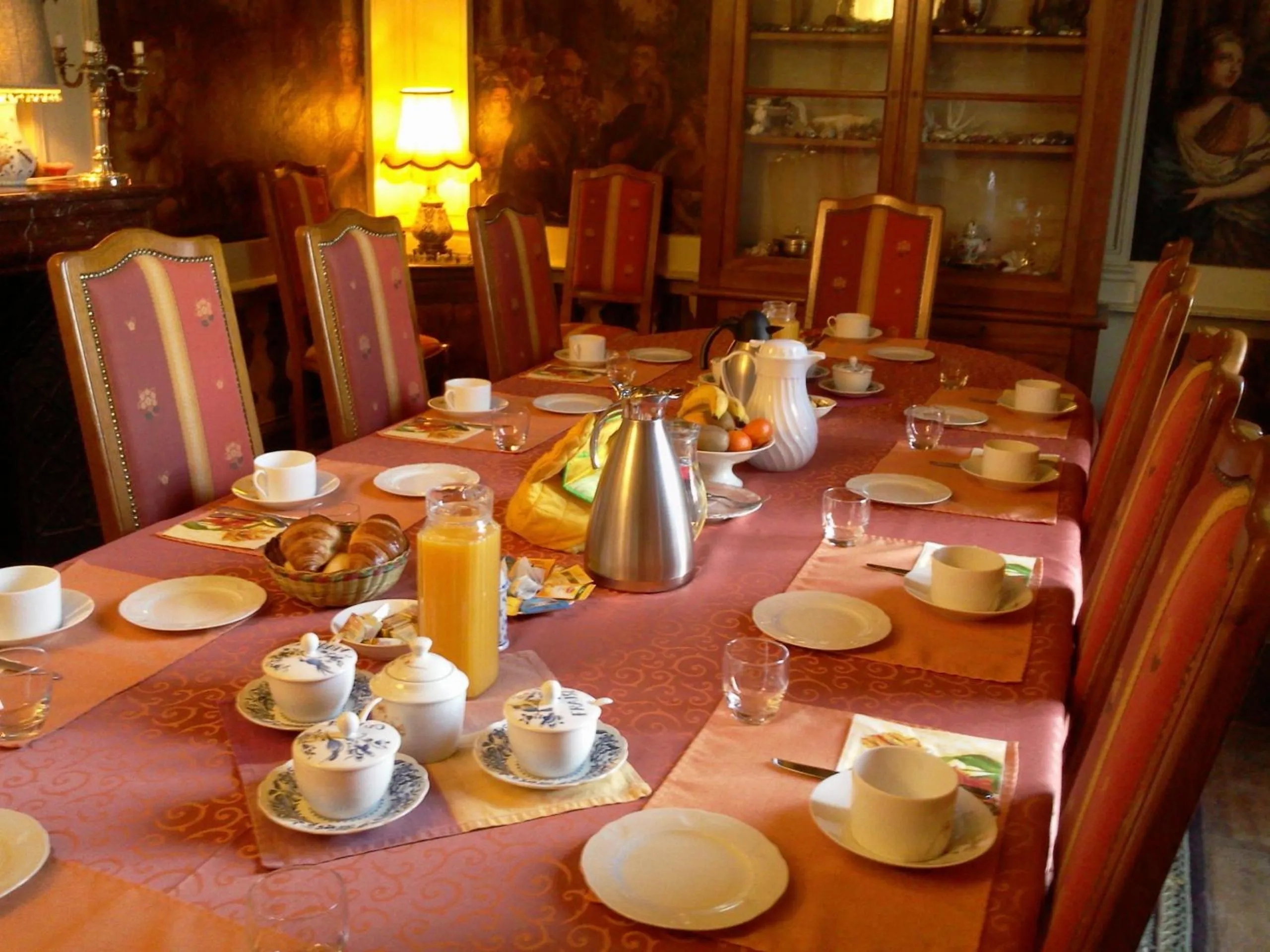 Dining area in Château de Colliers