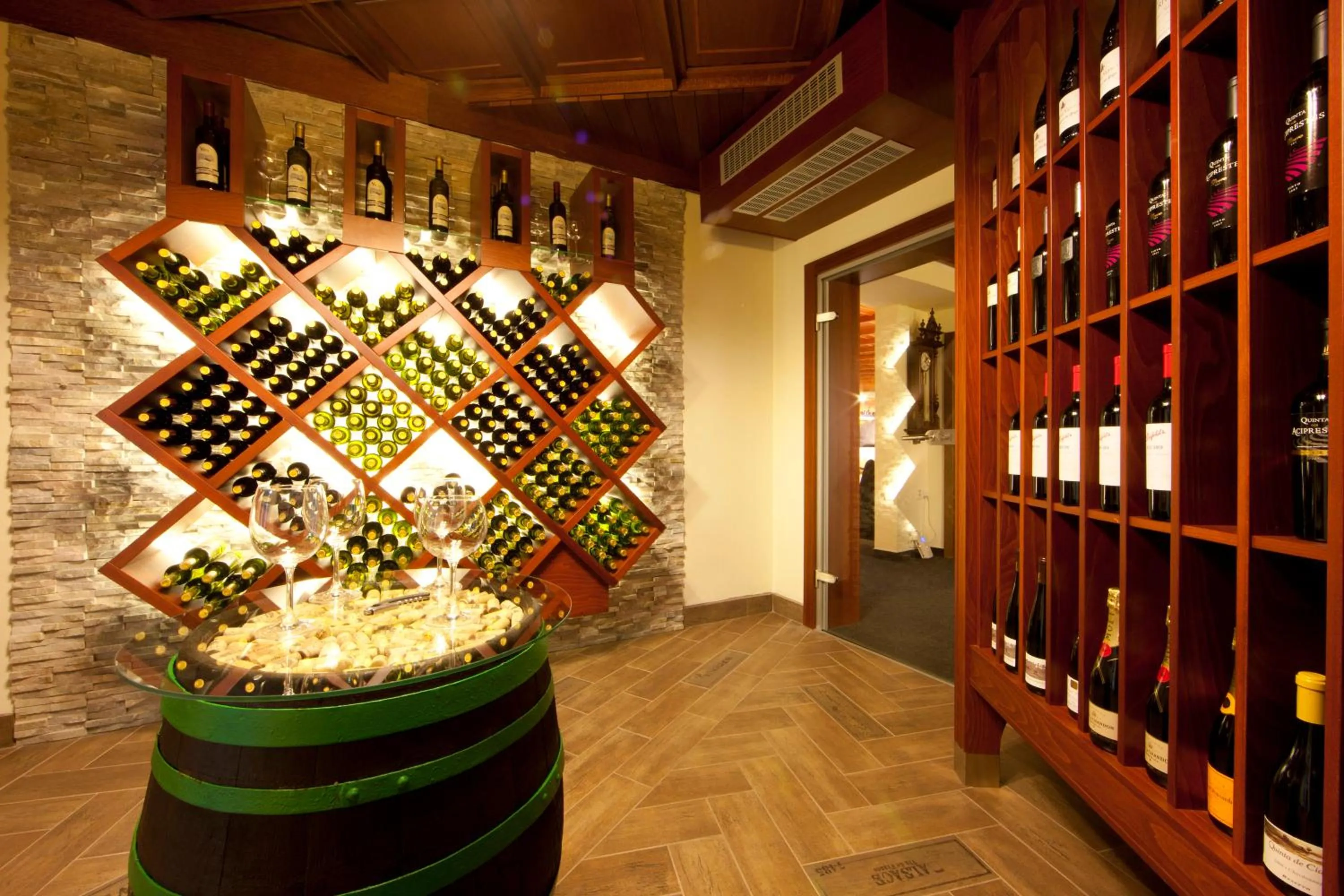 Restaurant/places to eat in Hotel Jana Congress & Wellness