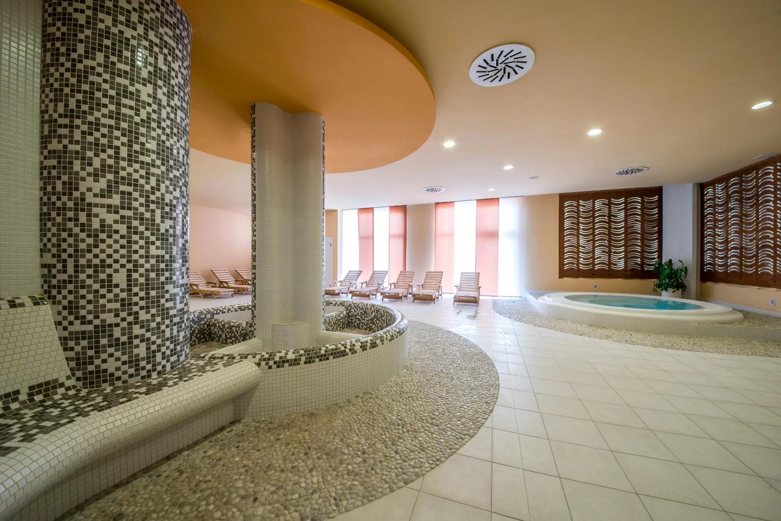 Hot Tub in Hotel Jana Congress & Wellness