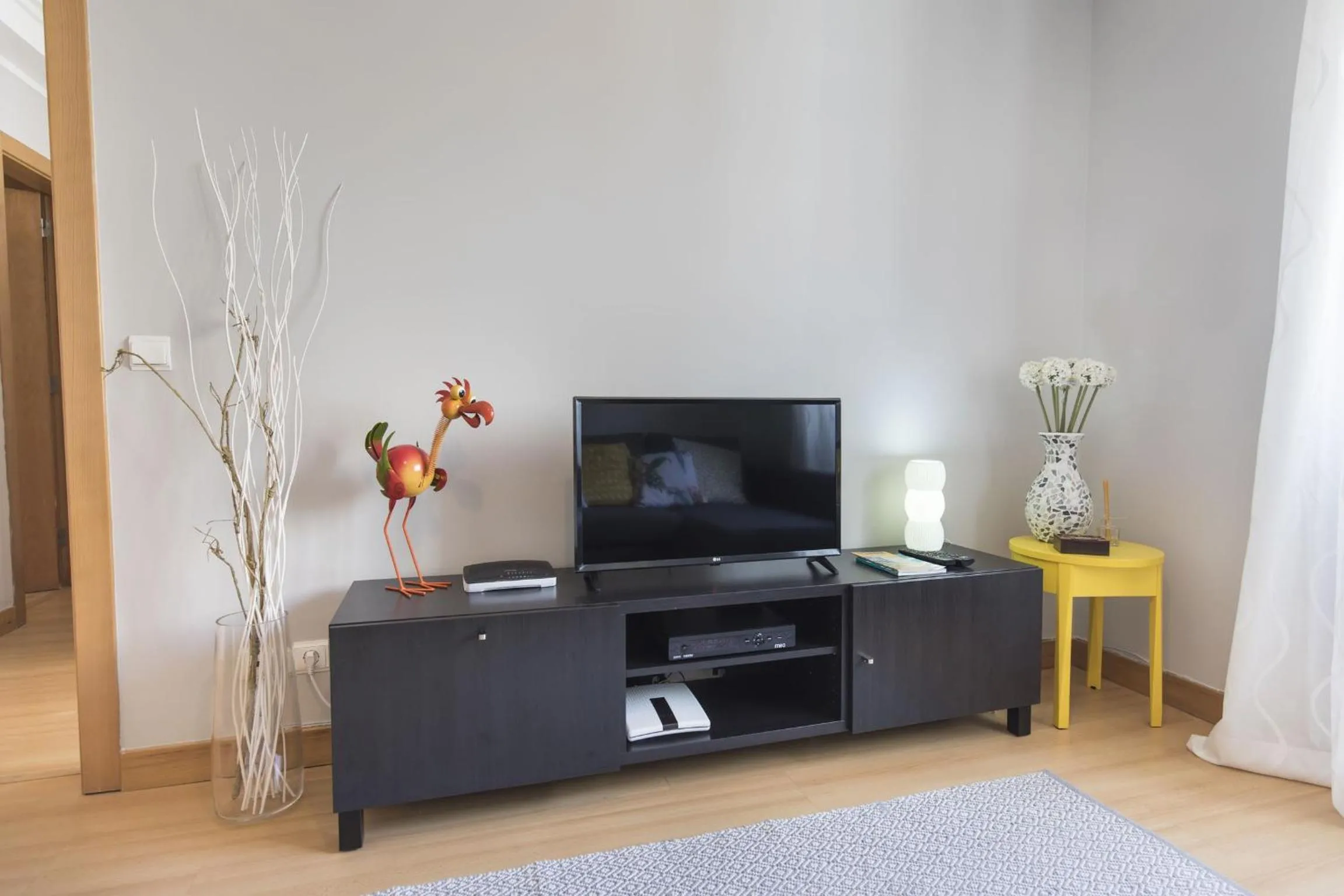 Communal lounge/ TV room in LovelyStay - Charming Marques Flat
