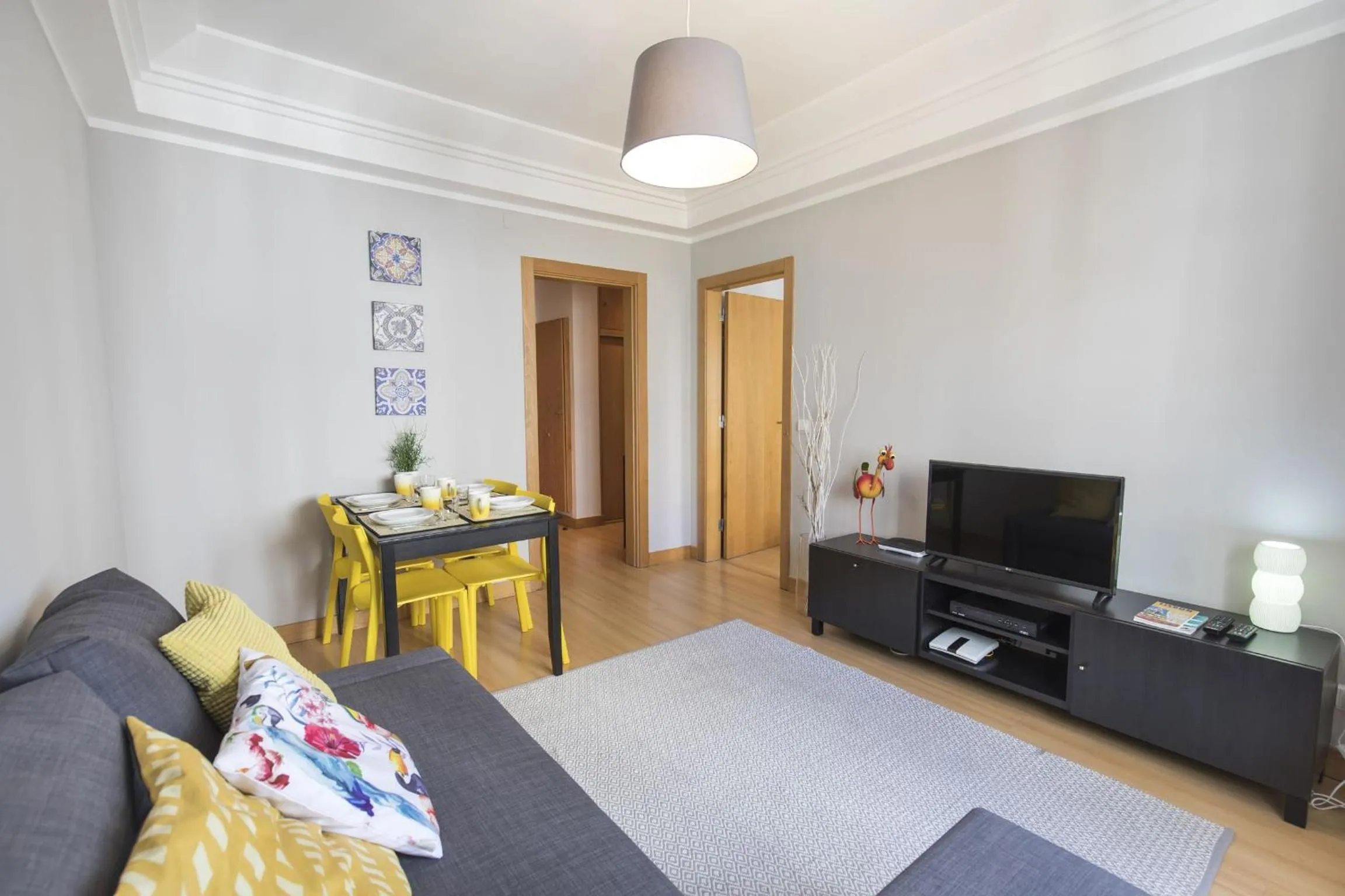 Living room, Bed in LovelyStay - Charming Marques Flat