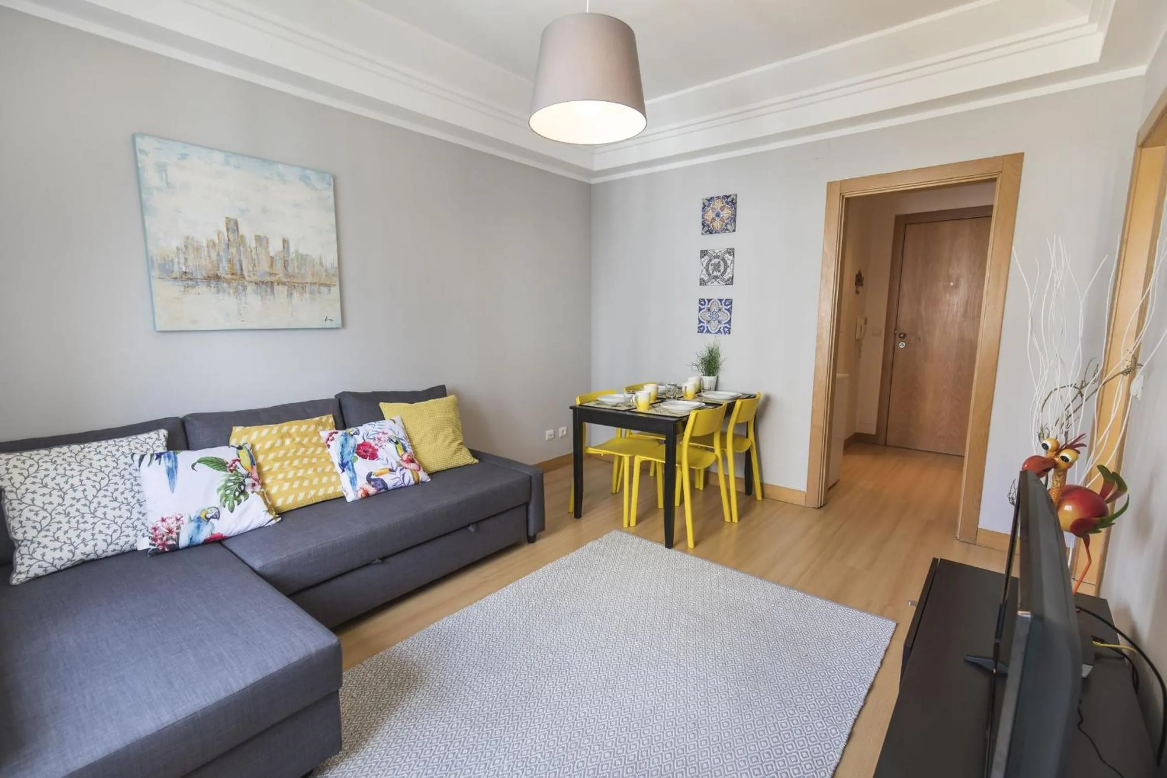 Communal lounge/ TV room in LovelyStay - Charming Marques Flat