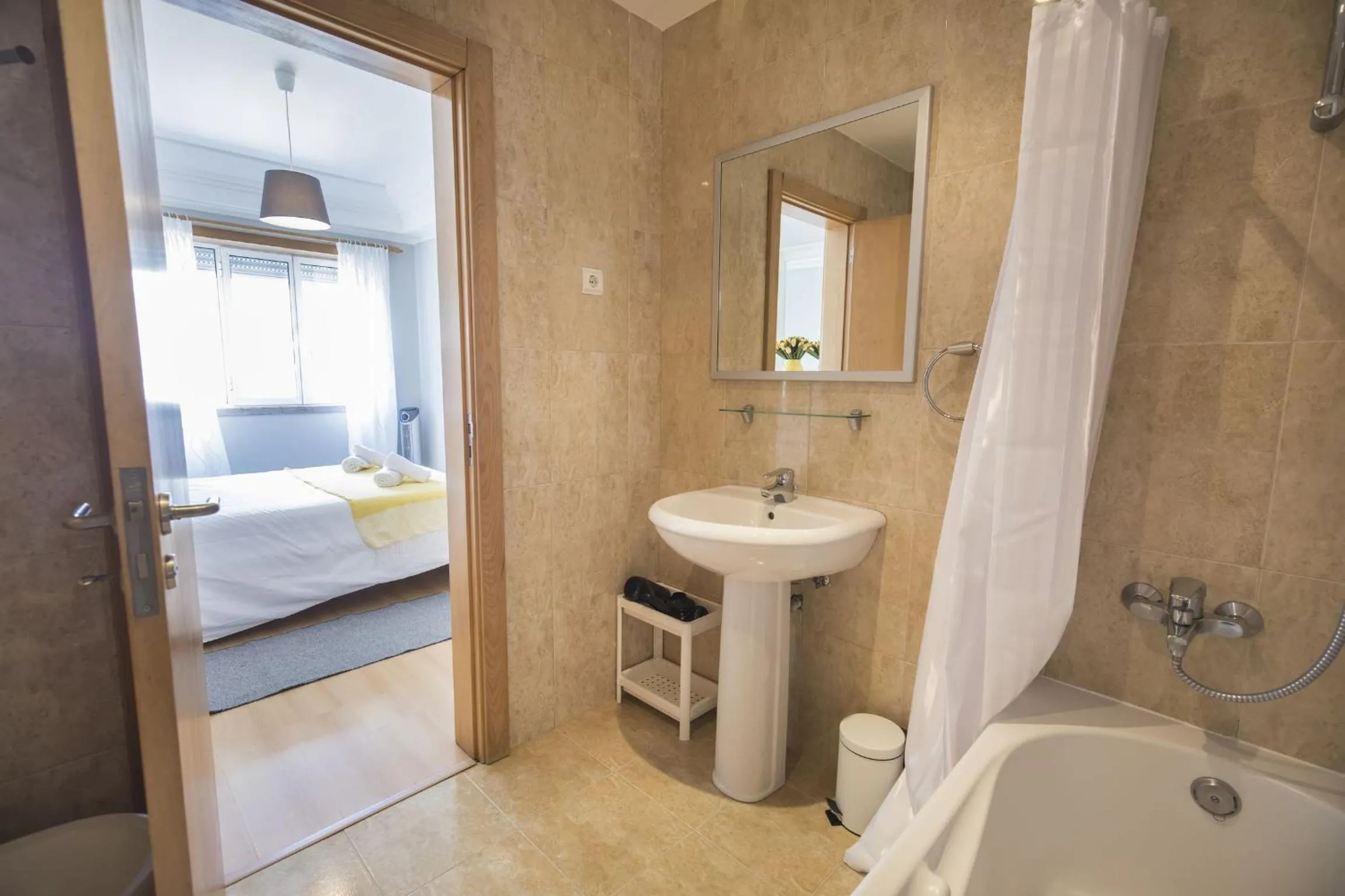 Shower, Bed in LovelyStay - Charming Marques Flat