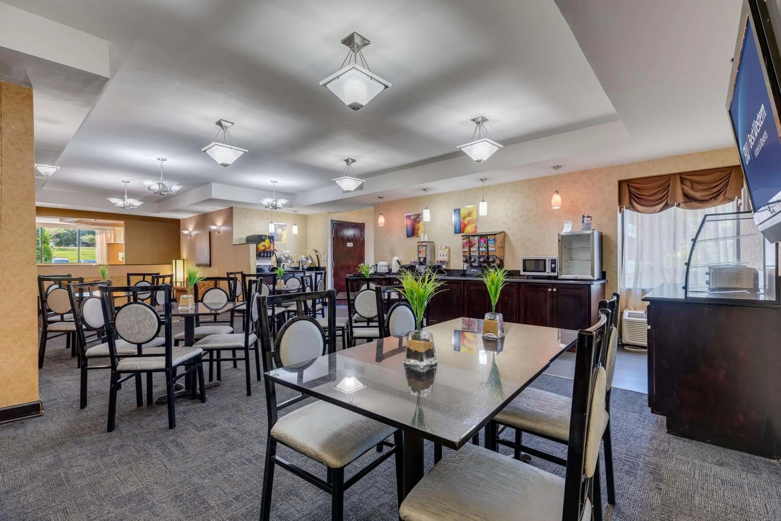 Restaurant/places to eat in The Independence Inn - Charlotte Matthews