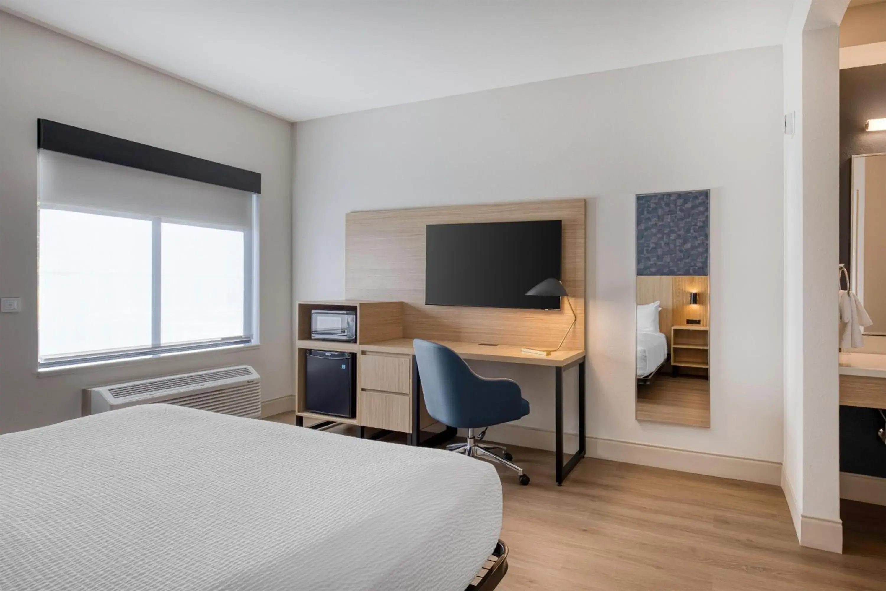 Bedroom, Bed in Best Western Byron Center Bedroom, Bed in Best Western Byron Center