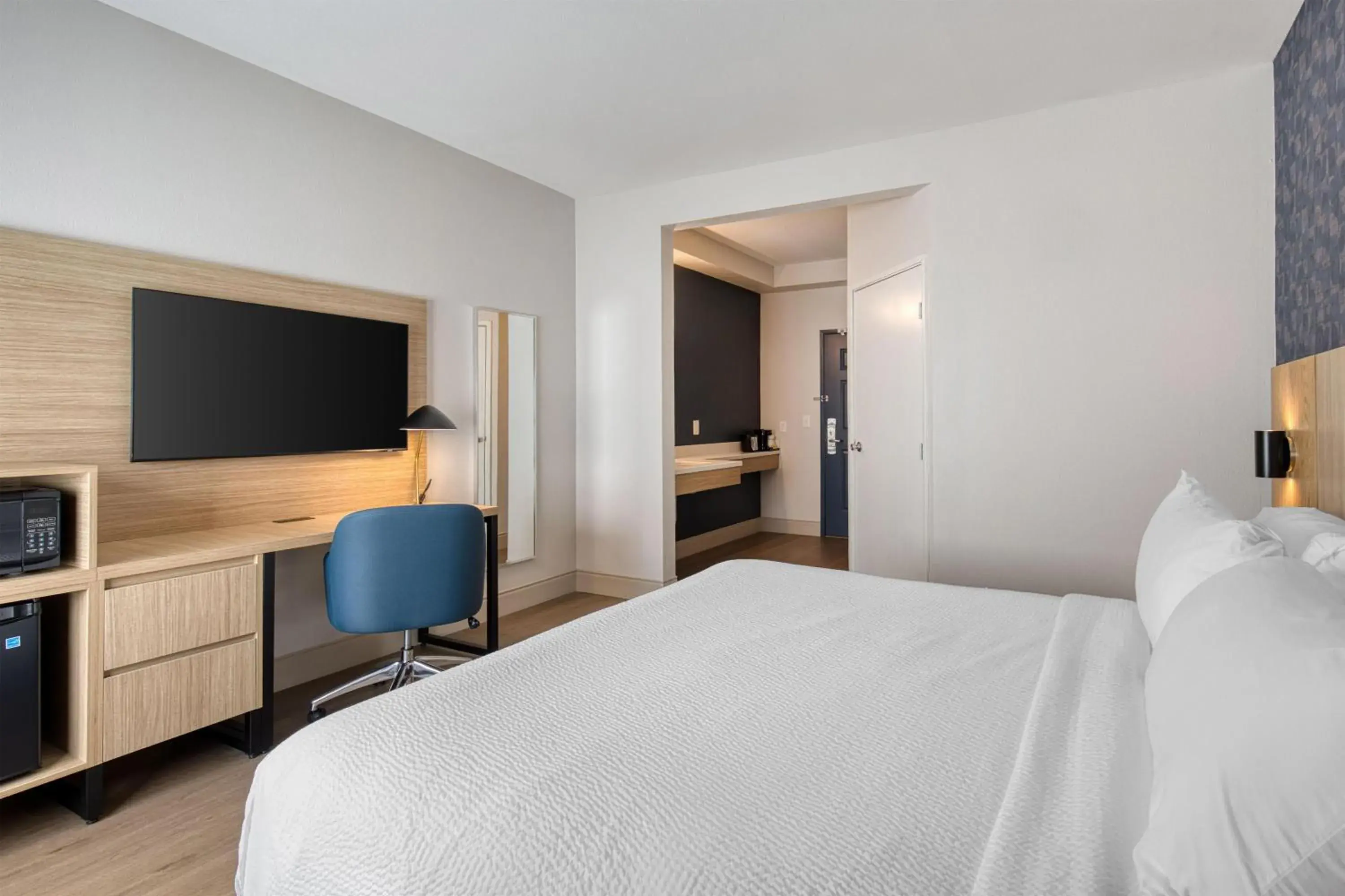 Bedroom, Bed in Best Western Byron Center Bedroom, Bed in Best Western Byron Center