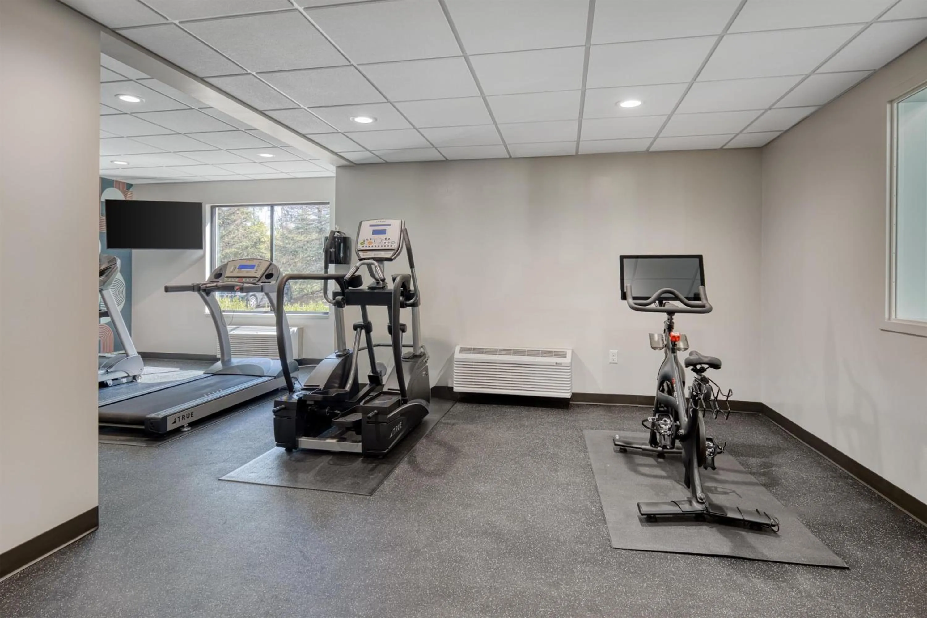 Fitness centre/facilities in Best Western Byron Center