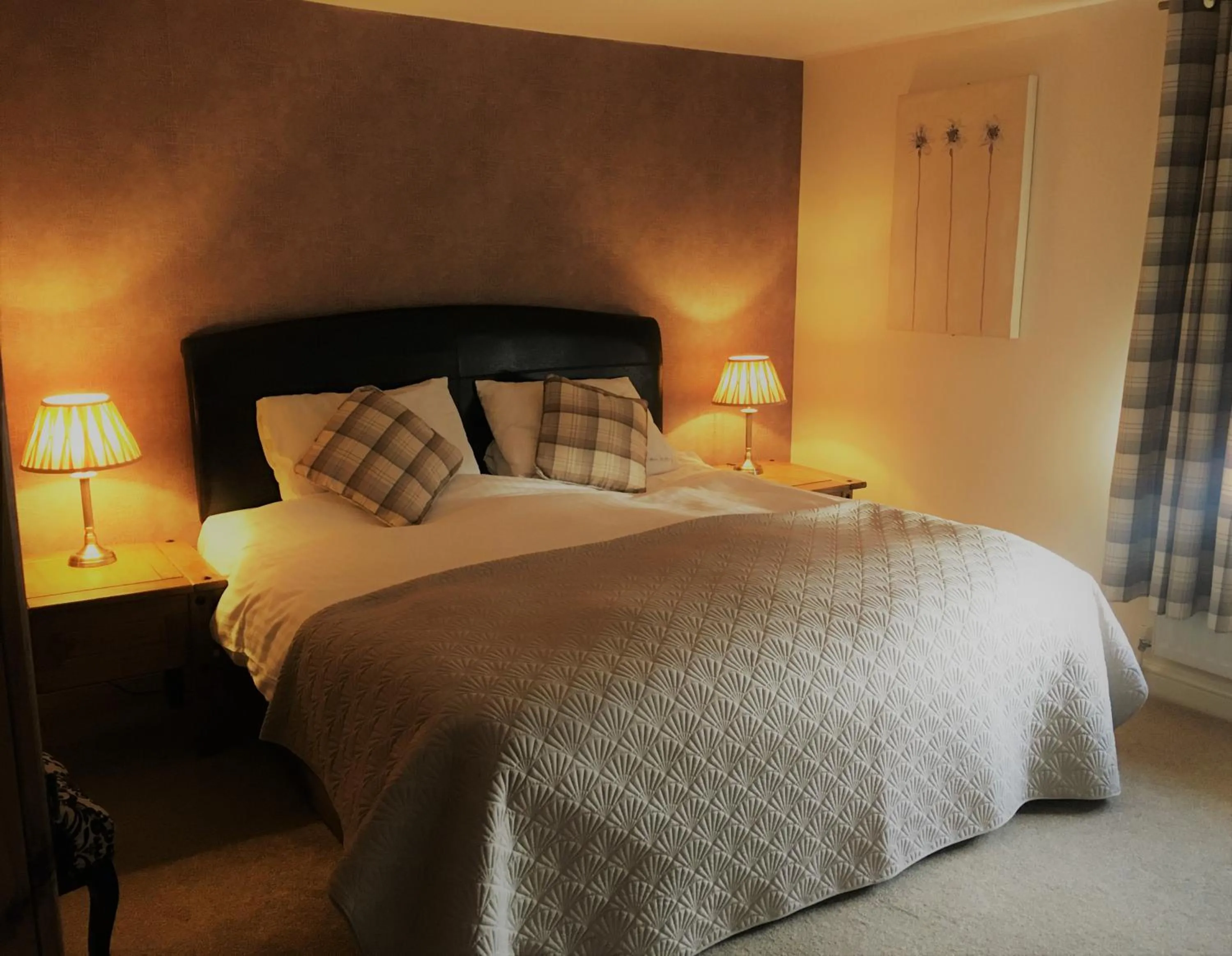 Photo of the whole room, Bed in The Kings Head