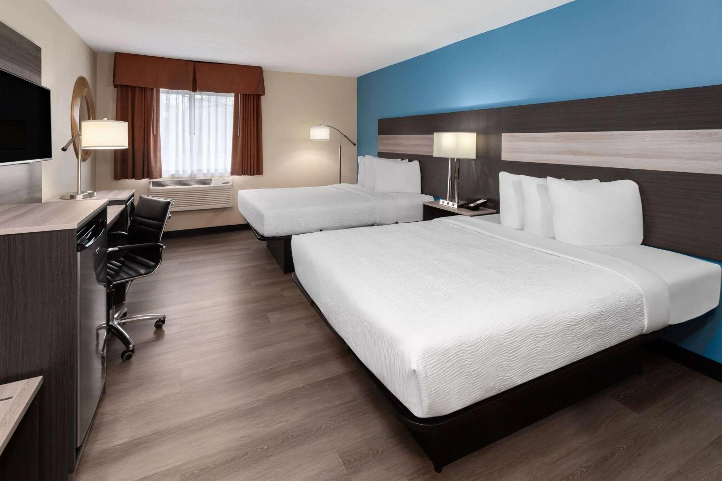 Photo of the whole room, Bed in Baymont by Wyndham Copley Akron