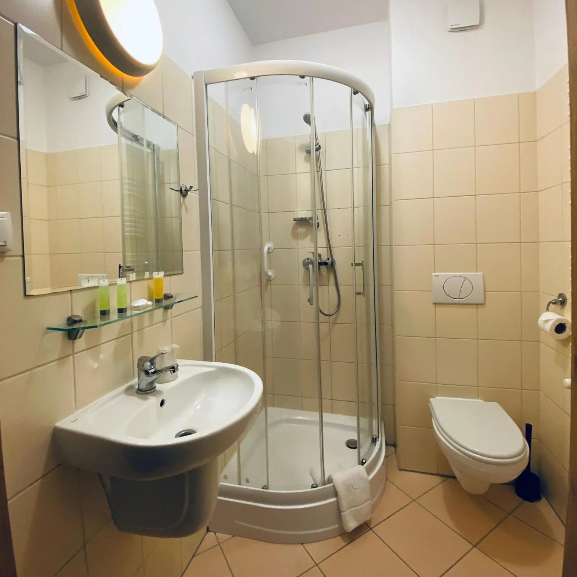 Shower in Hotel Galion