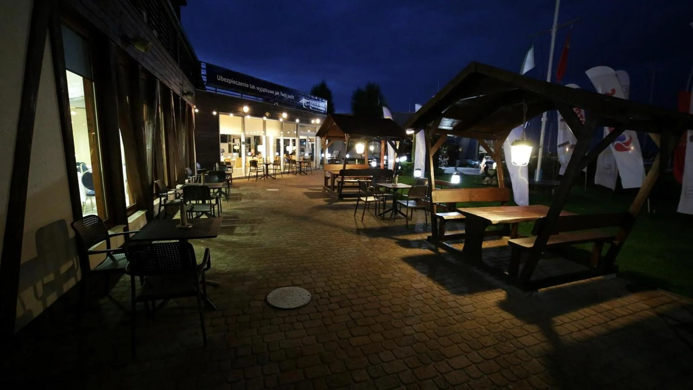 Restaurant/places to eat in Hotel Galion