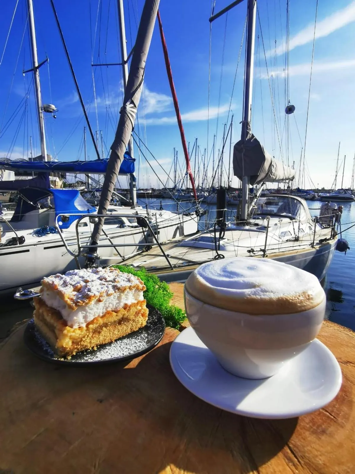 Restaurant/places to eat in Hotel Galion