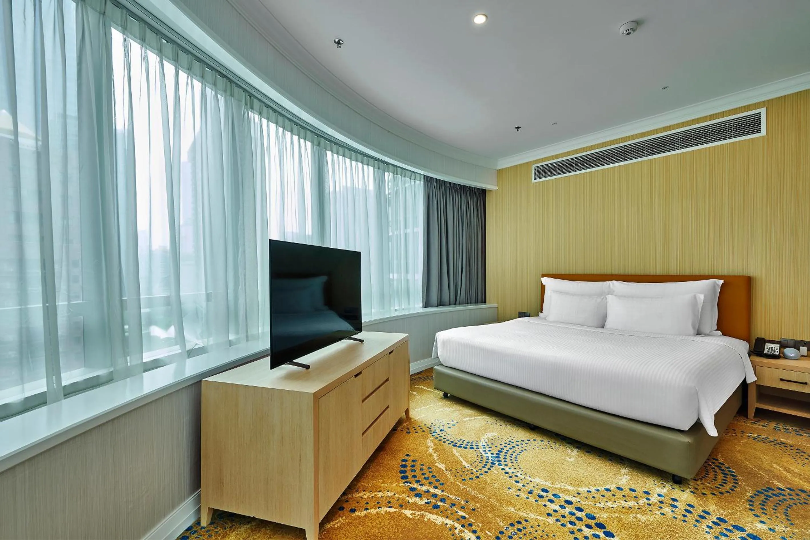 Bed in Pullman Kuala Lumpur City Centre Hotel & Residences