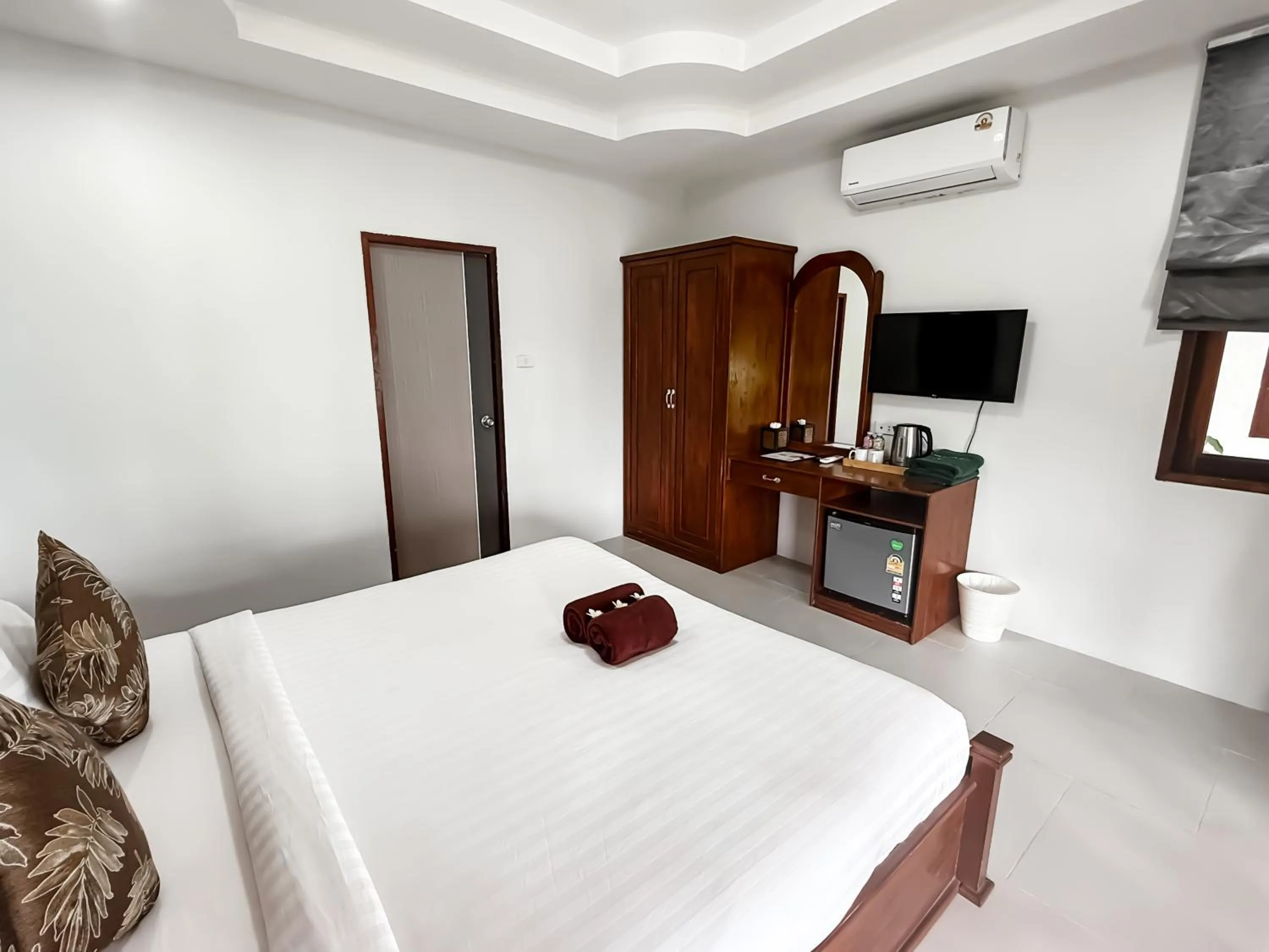 Bedroom, Bed in Bounty Resort