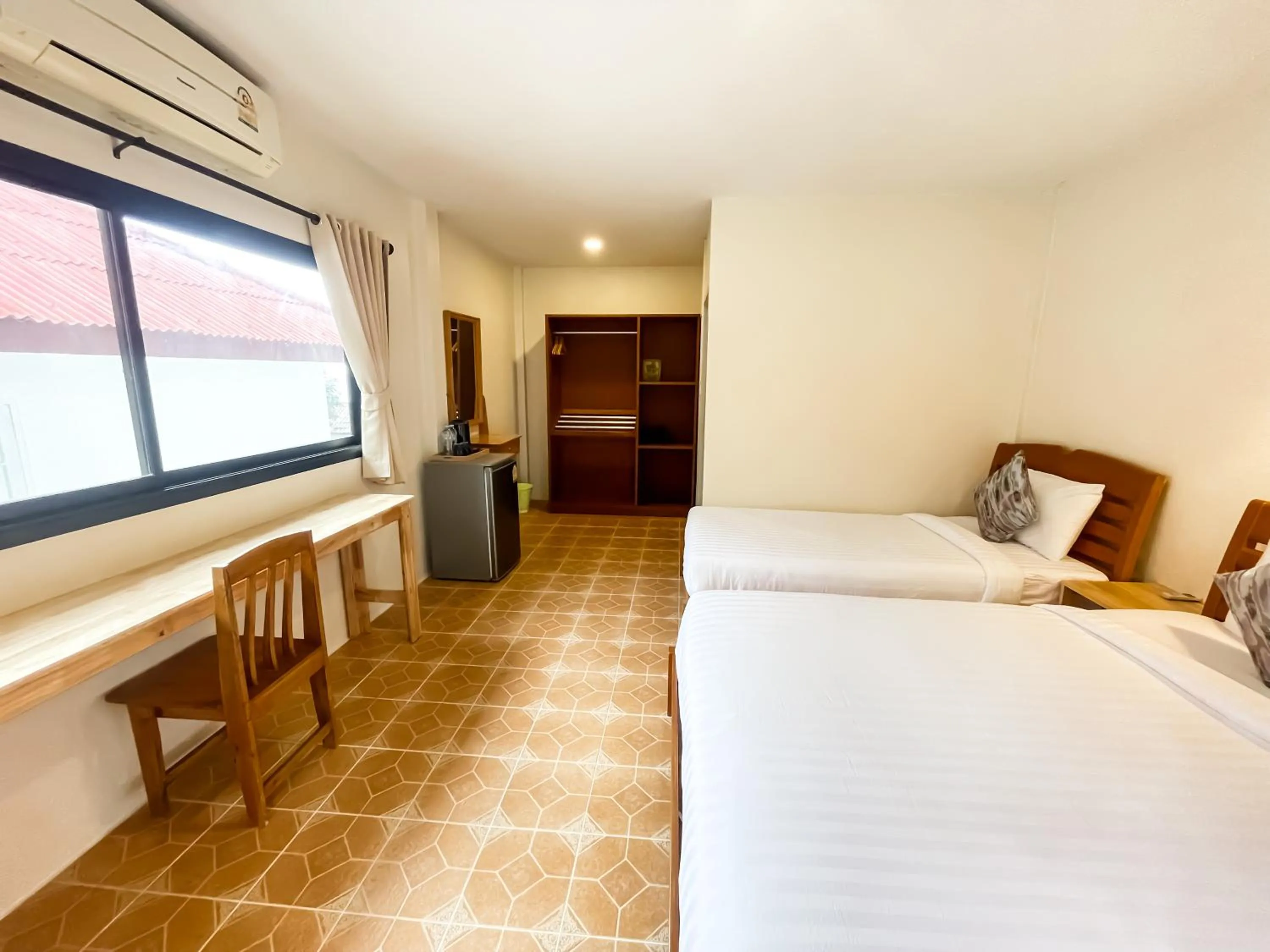 Photo of the whole room, Bed in Bounty Resort