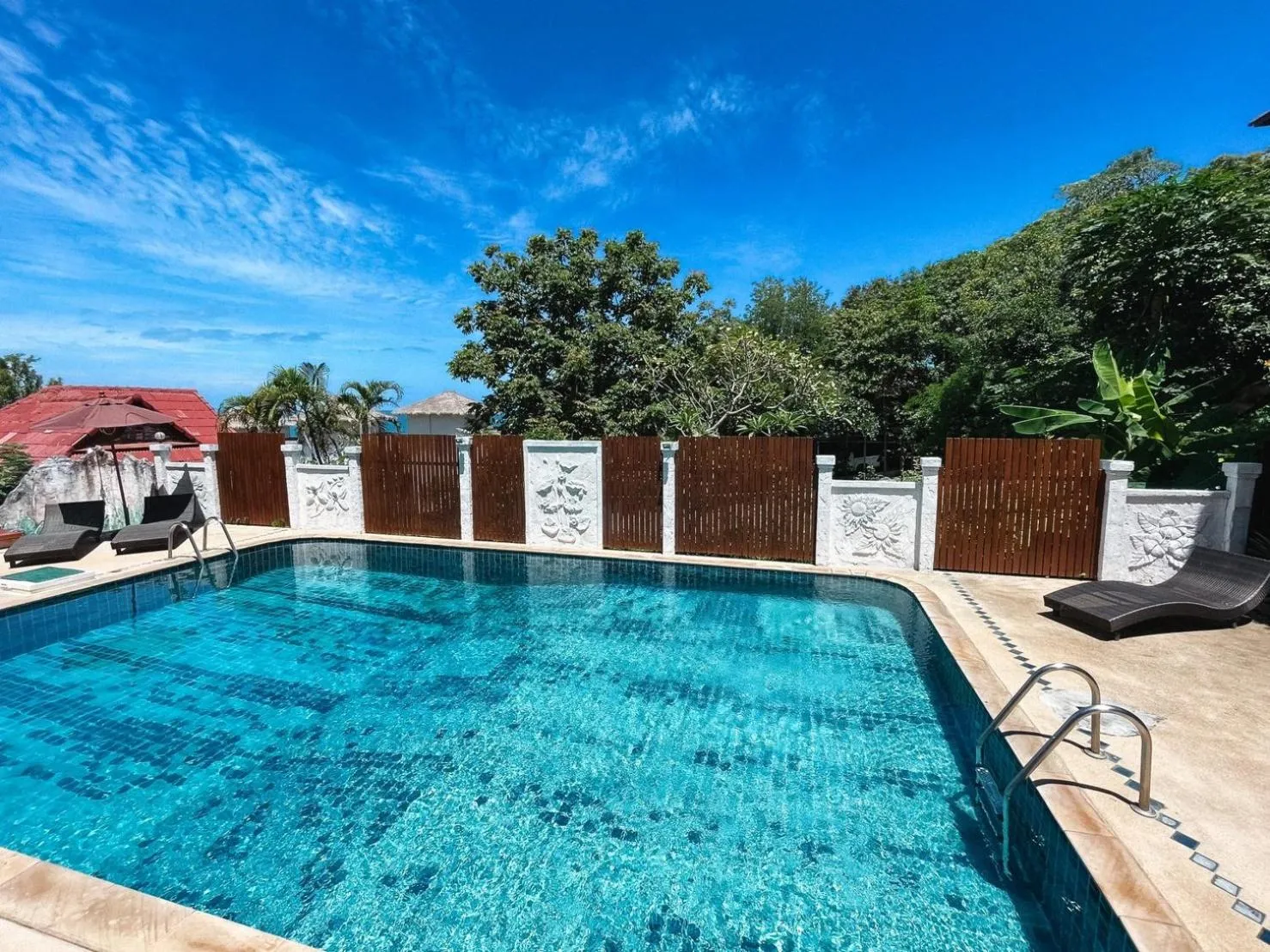 Swimming pool in Bounty Resort