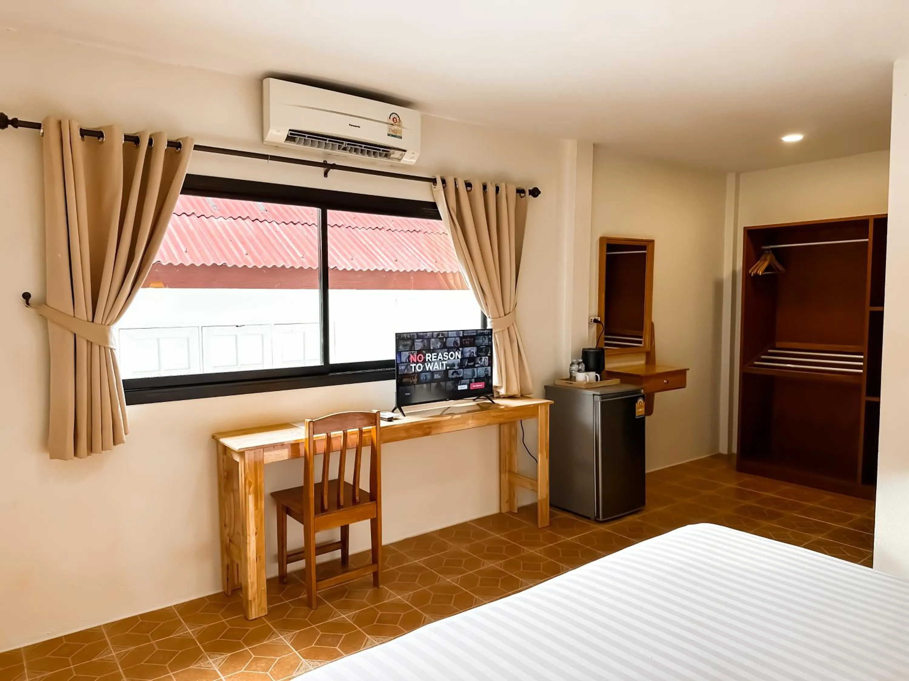 Bedroom, Bed in Bounty Resort